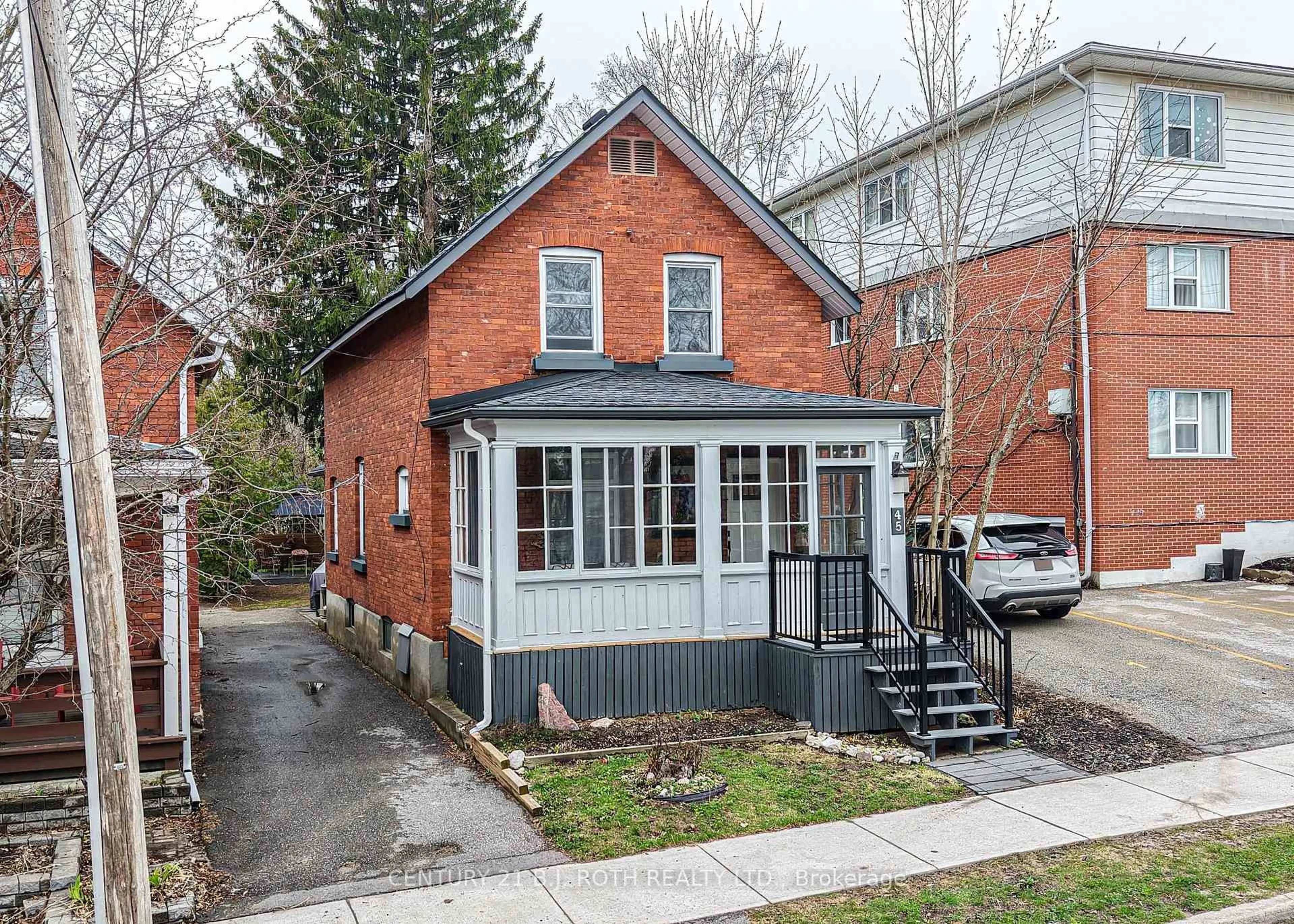 Home with brick exterior material, street for 45 ALBERT St, Orillia Ontario L3V 5K3