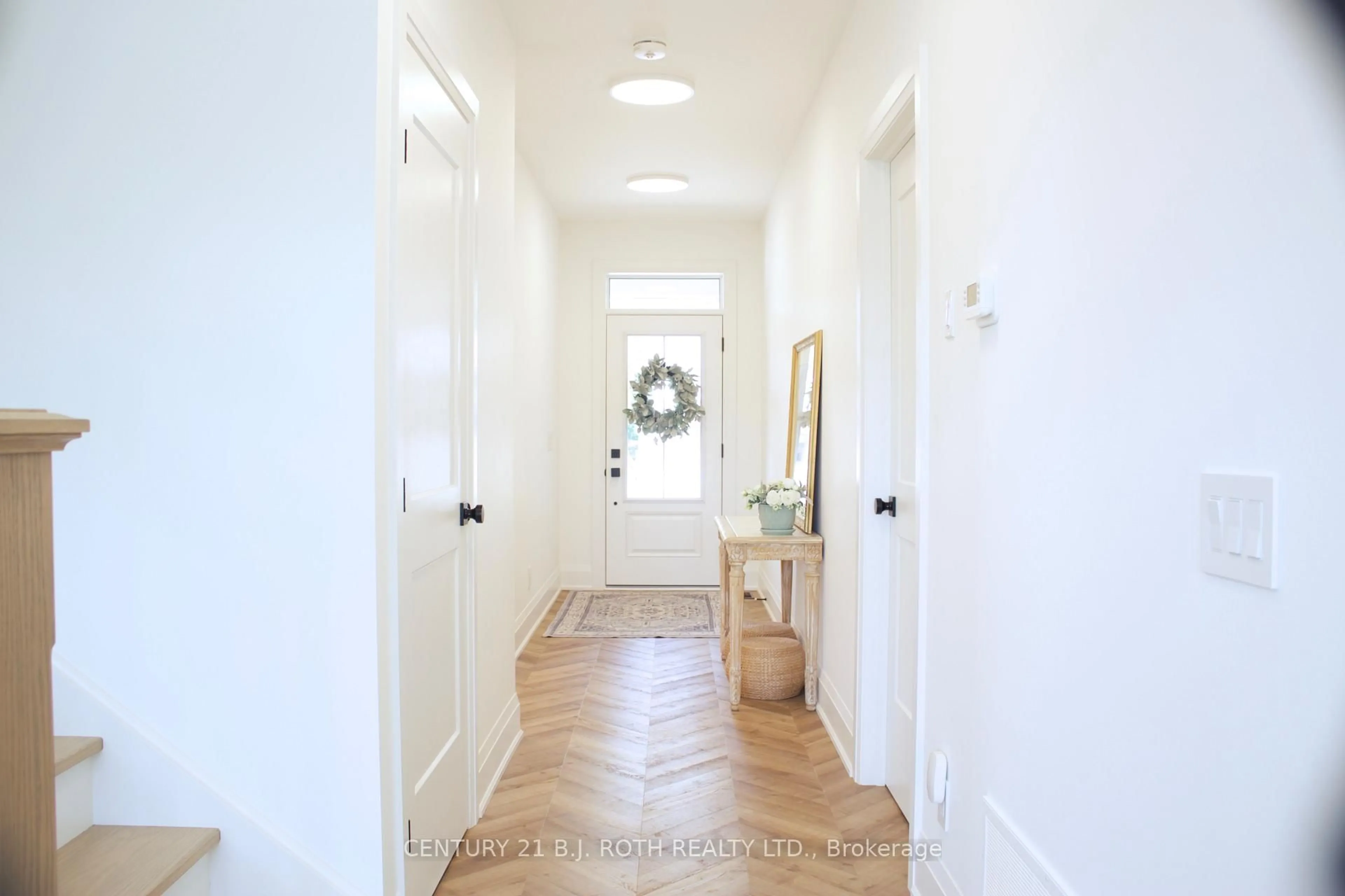 Indoor entryway for 24 Northland Crt, Oro-Medonte Ontario L9J 0C4
