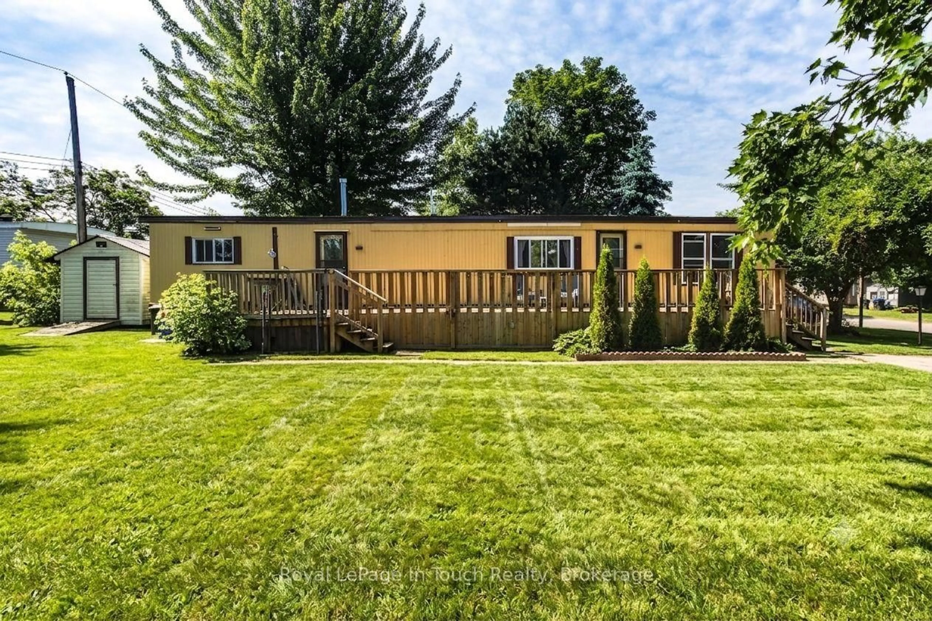 Home with vinyl exterior material, unknown for 21 Vics Rd, Midland Ontario L4R 4K3