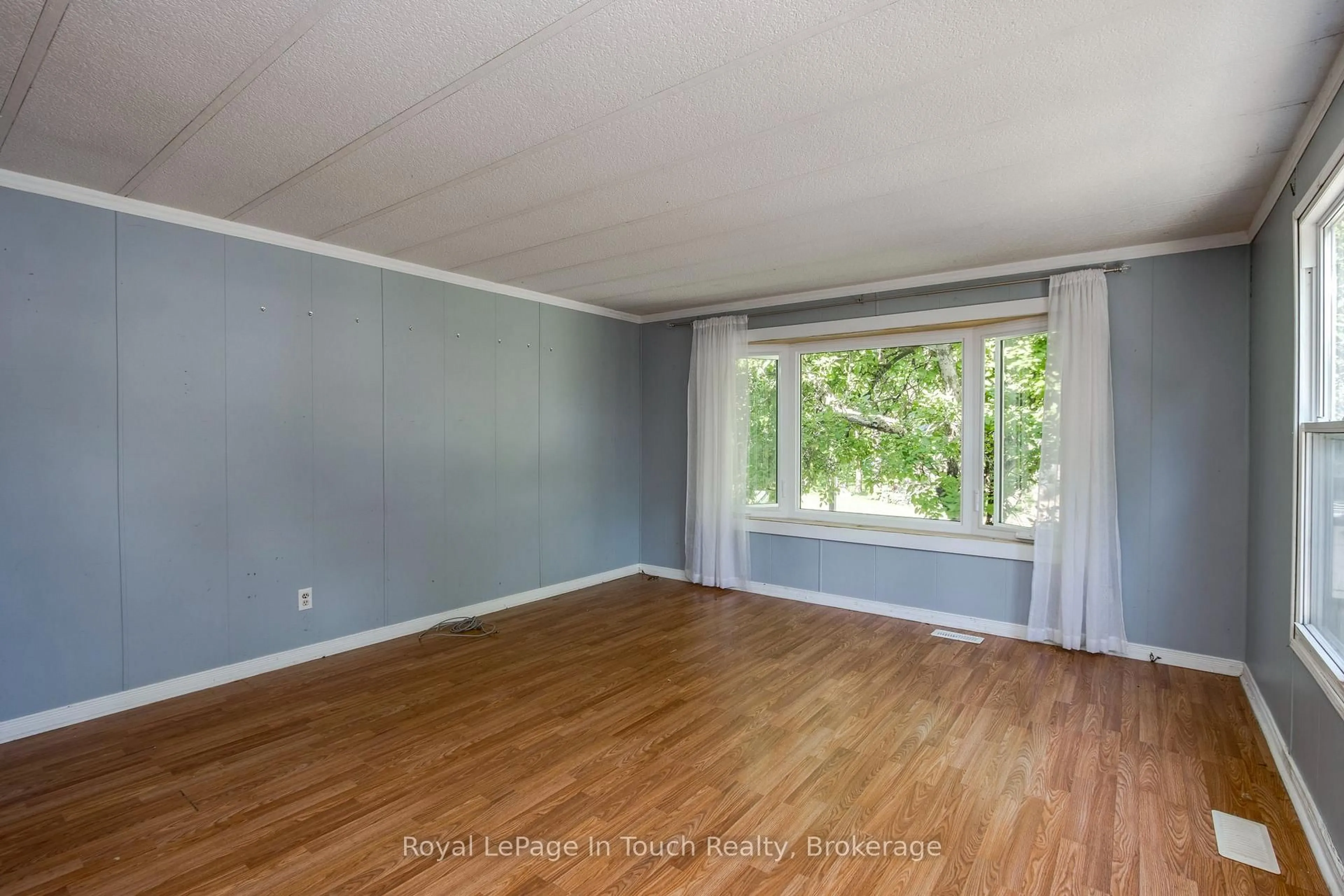 A pic of a room for 21 Vics Rd, Midland Ontario L4R 4K3