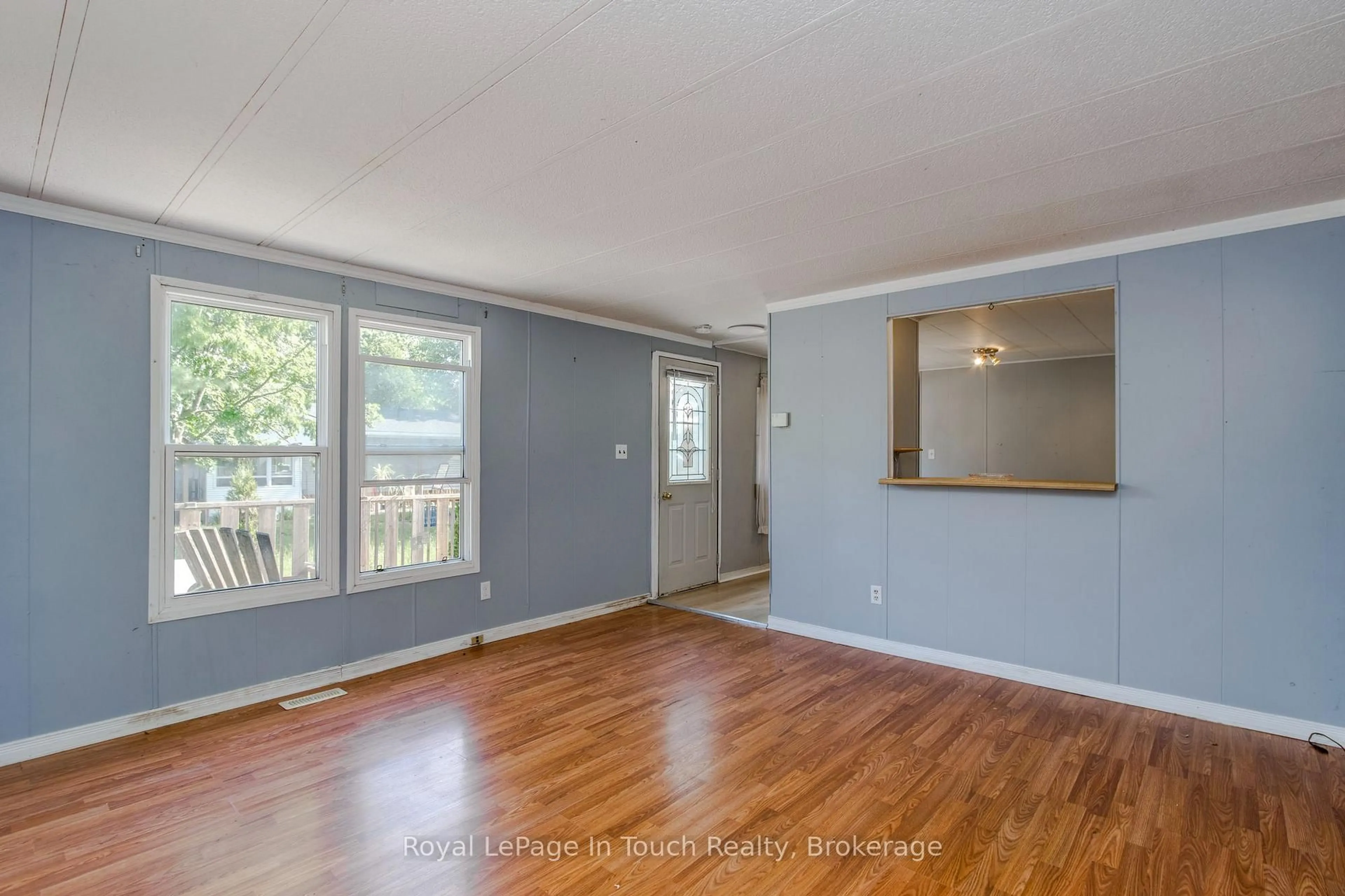 A pic of a room for 21 Vics Rd, Midland Ontario L4R 4K3