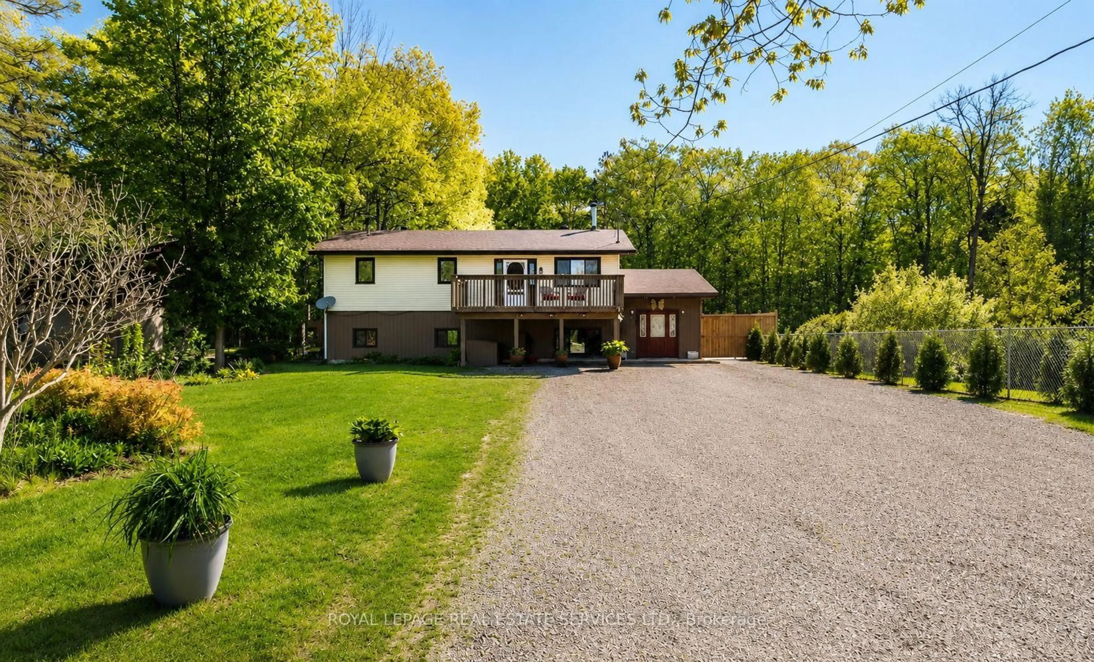 A pic from outside/outdoor area/front of a property/back of a property/a pic from drone, unknown for 93 Ronald Ave, Tiny Ontario L0L 1P1