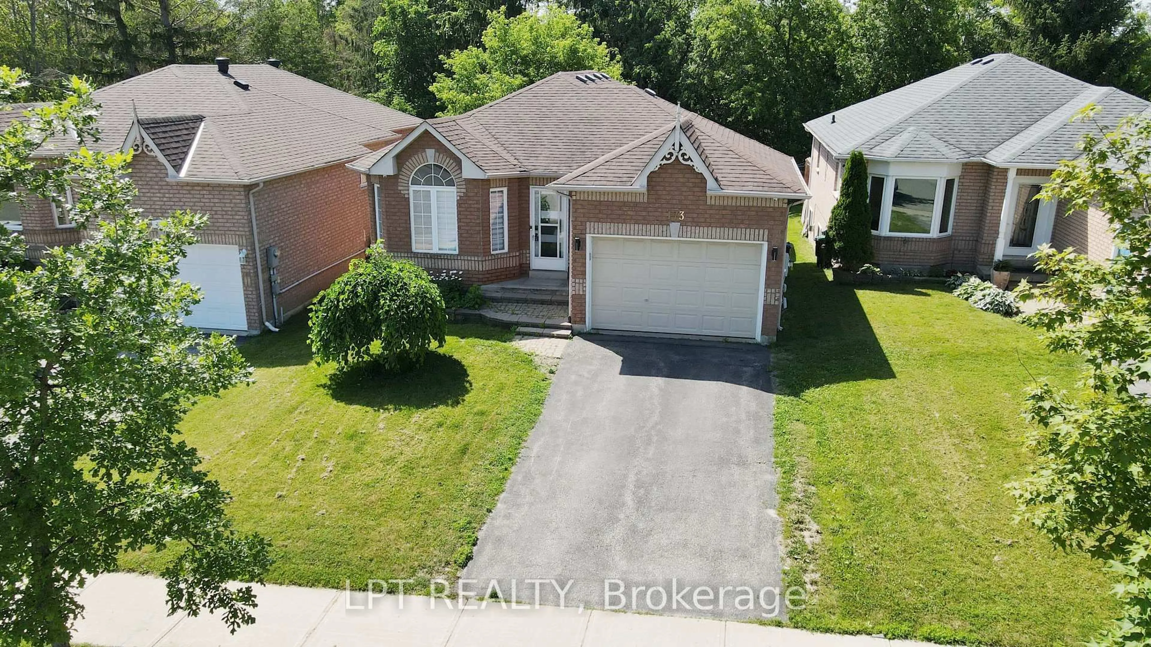 A pic from outside/outdoor area/front of a property/back of a property/a pic from drone, street for 173 Loon Ave, Barrie Ontario L4N 8X3