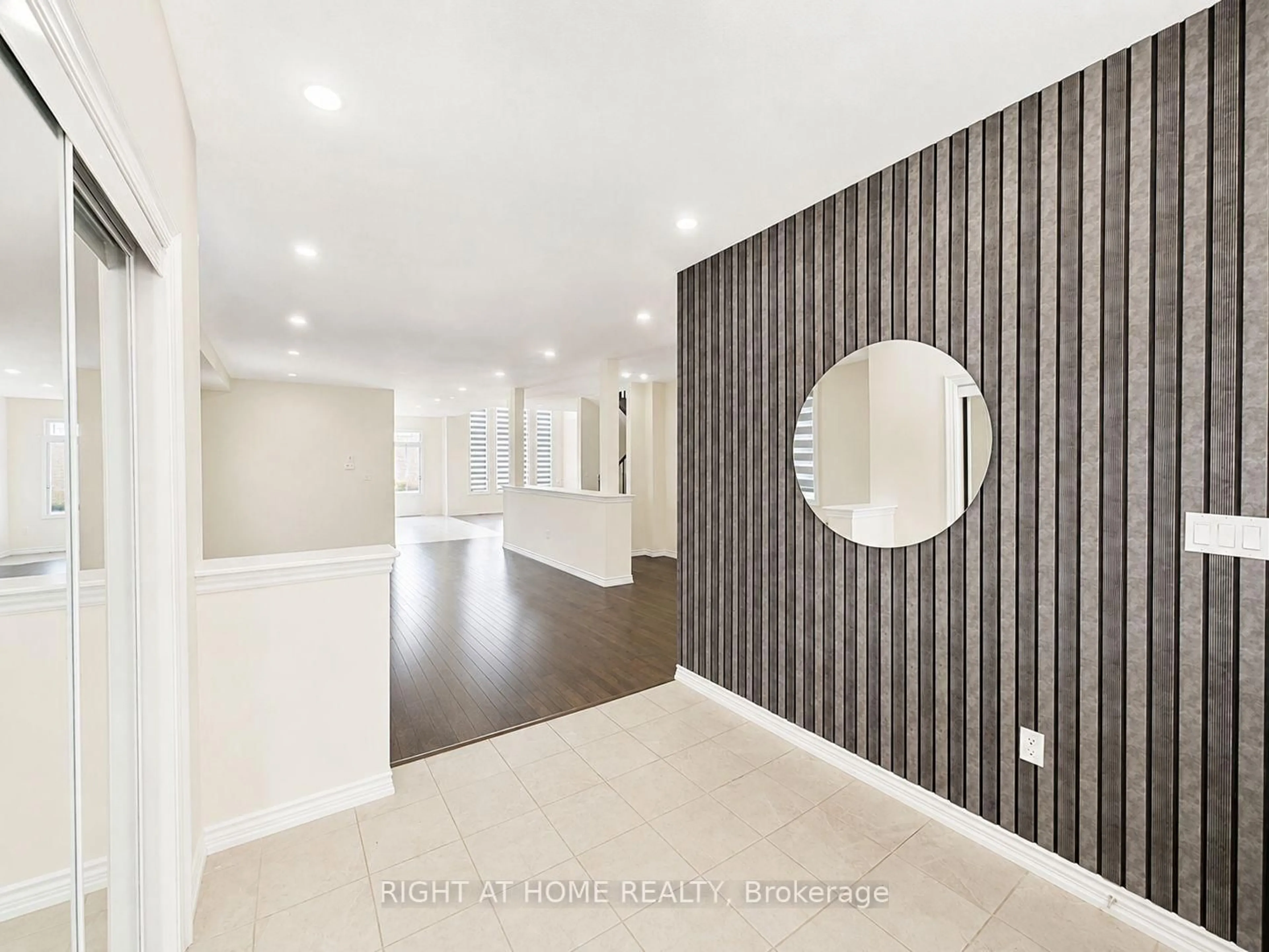 Indoor entryway for 8 Pearl St, Wasaga Beach Ontario L9Z 0G9