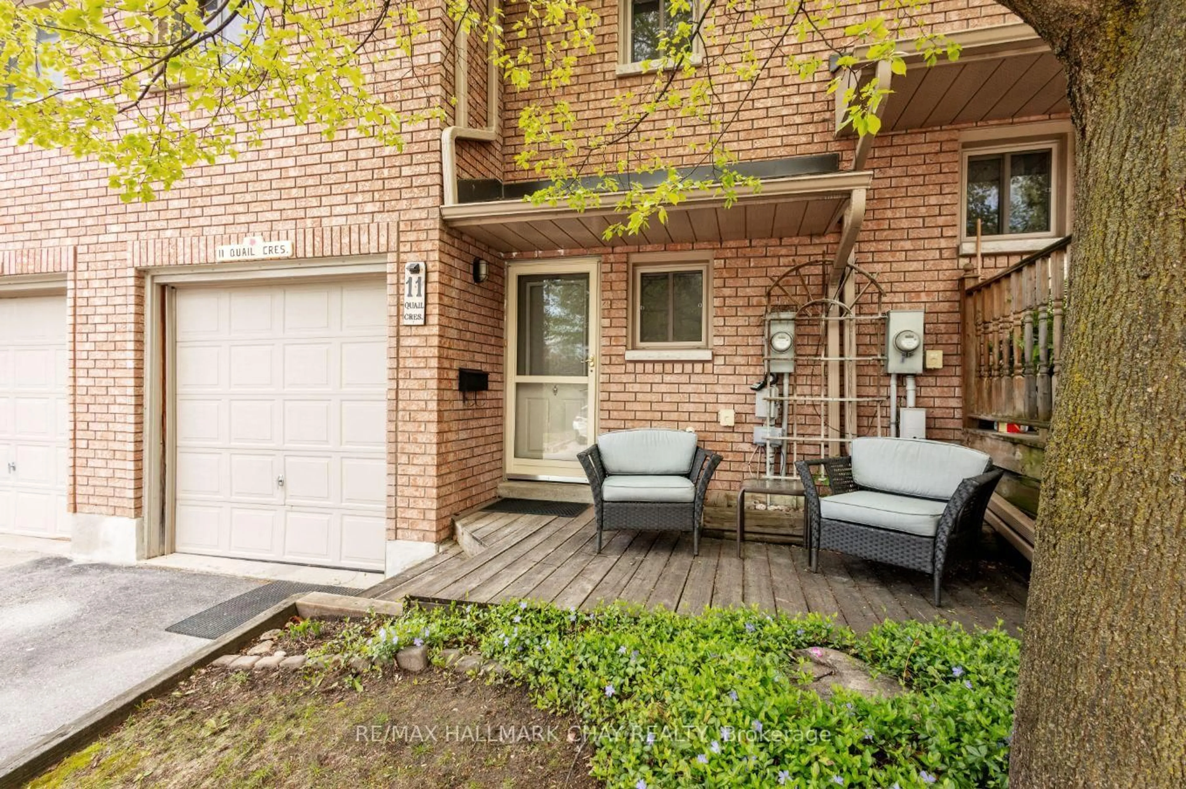 Patio, street for 11 Quail Cres, Barrie Ontario L4N 6X1