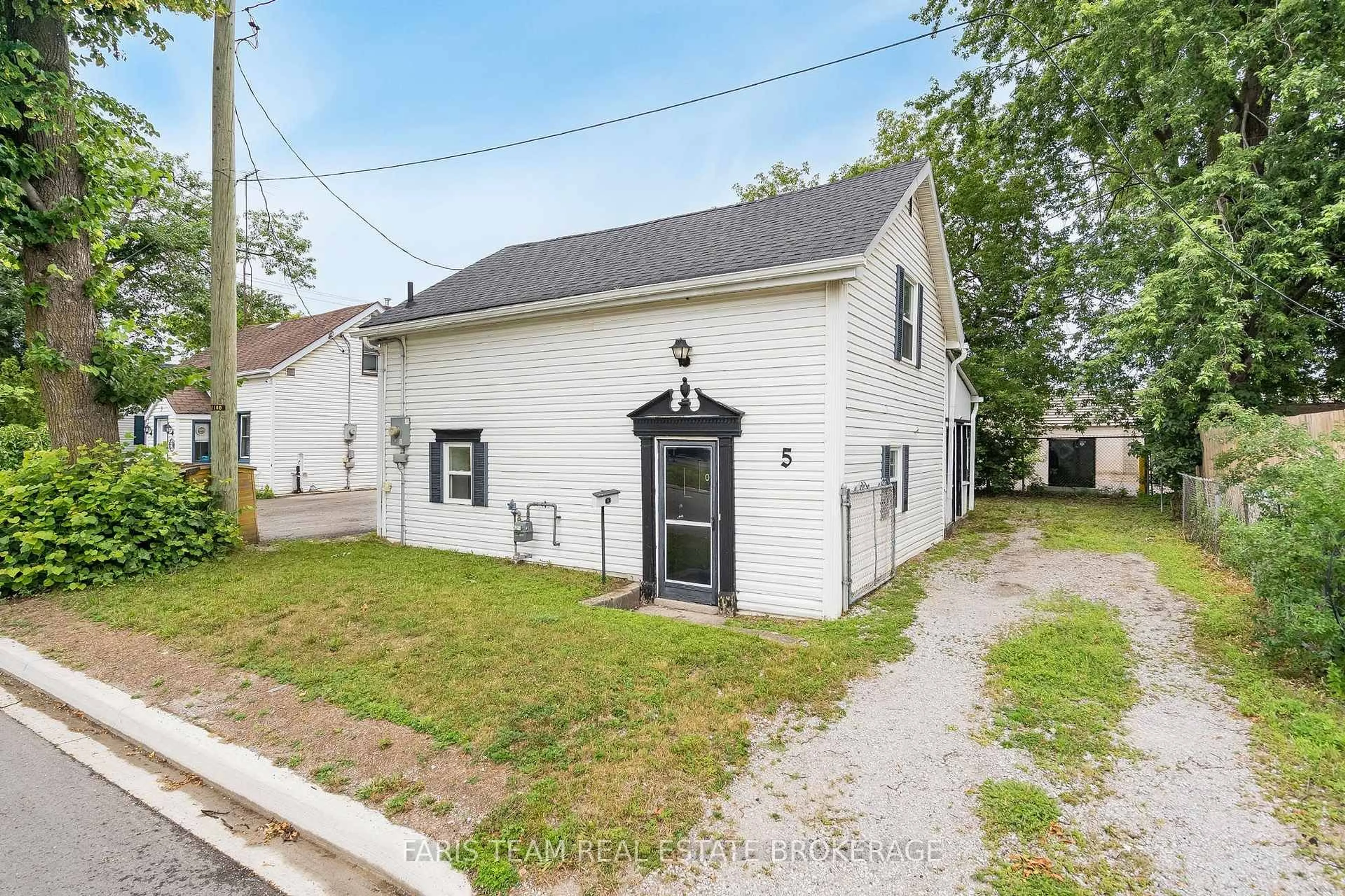 Unknown for 5 Robert St, Barrie Ontario L4N 3H2
