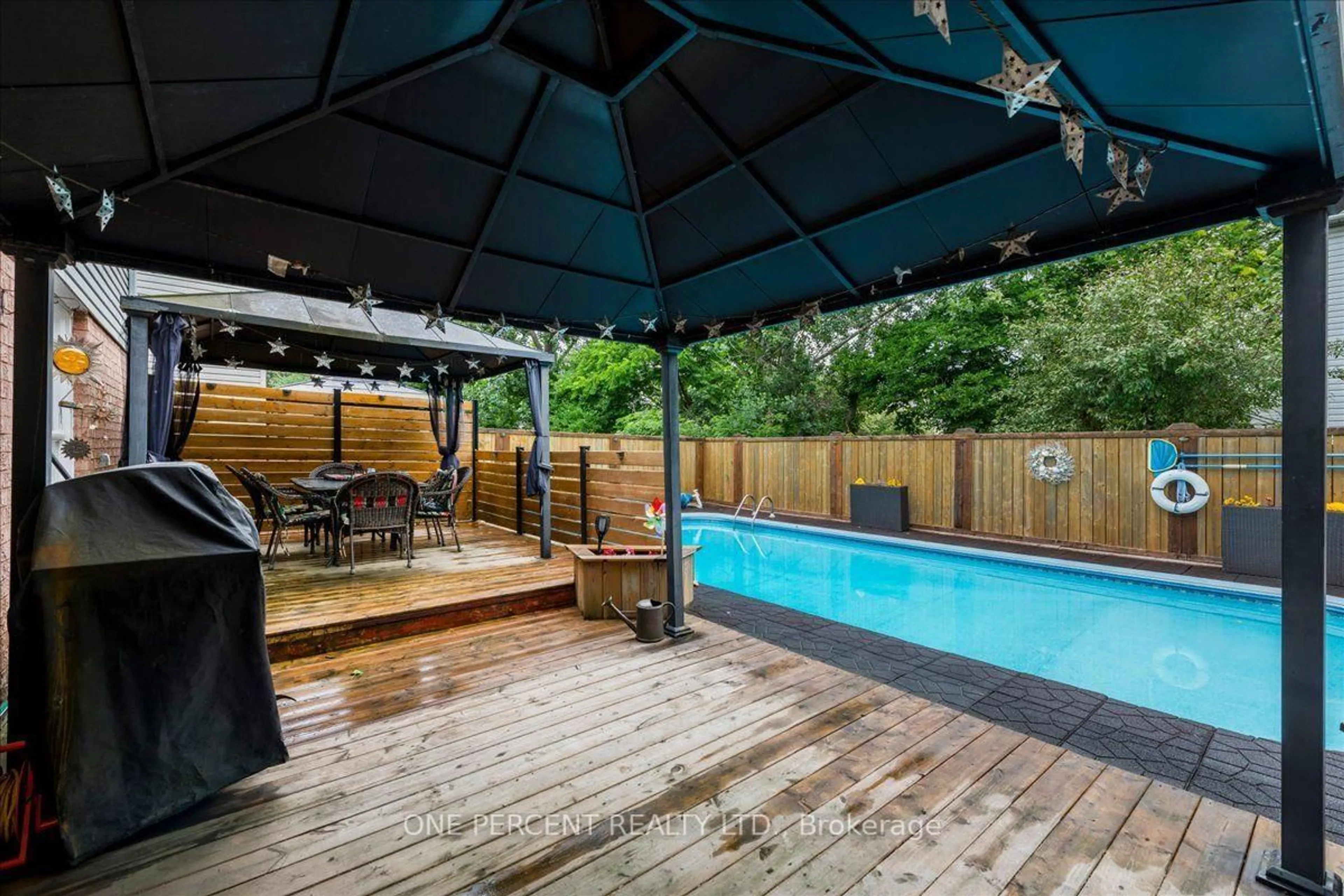 Pool for 194 Livingstone St, Barrie Ontario L4N 6Z9