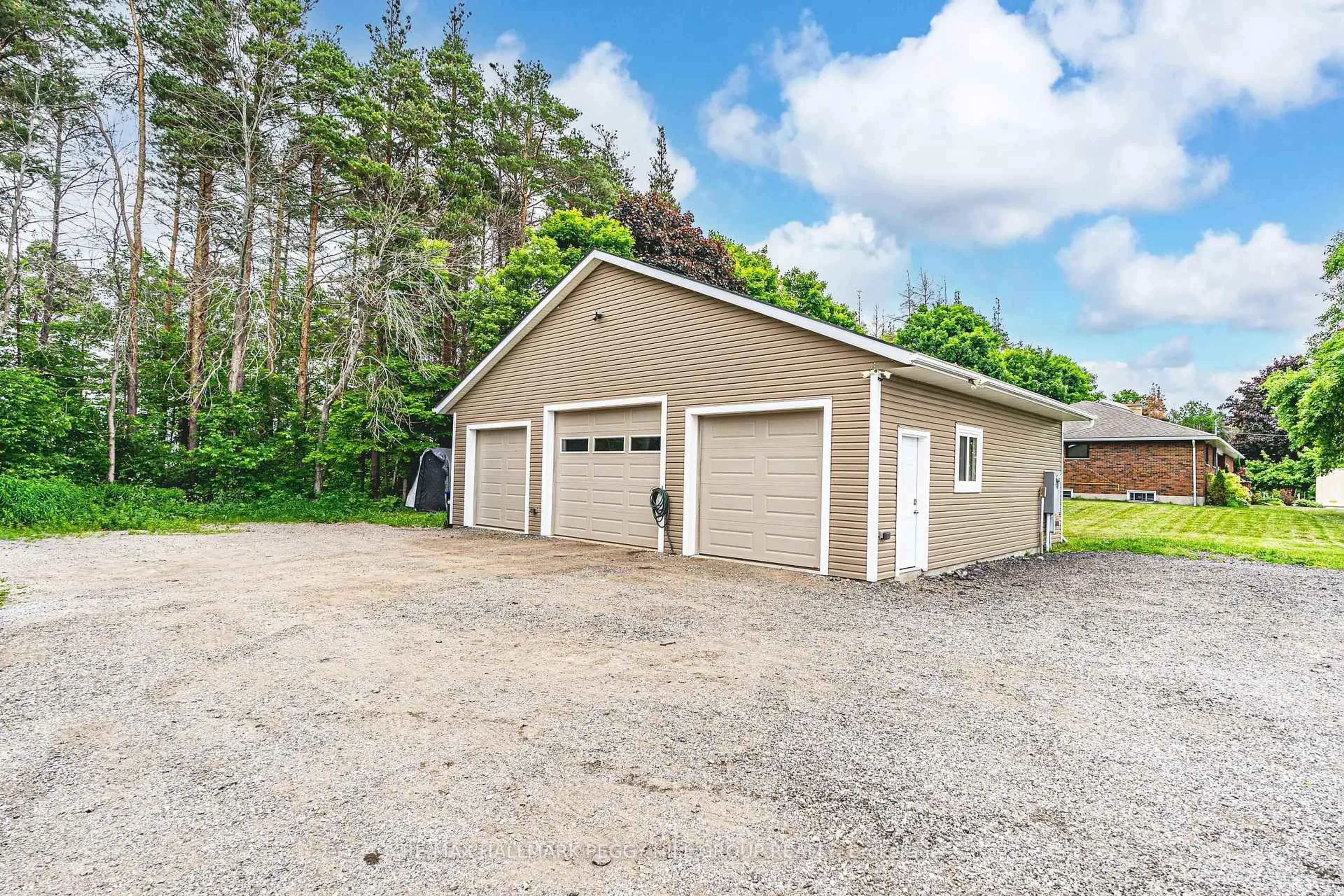 Indoor garage for 1783 County Road 6, Springwater Ontario L0L 1P0
