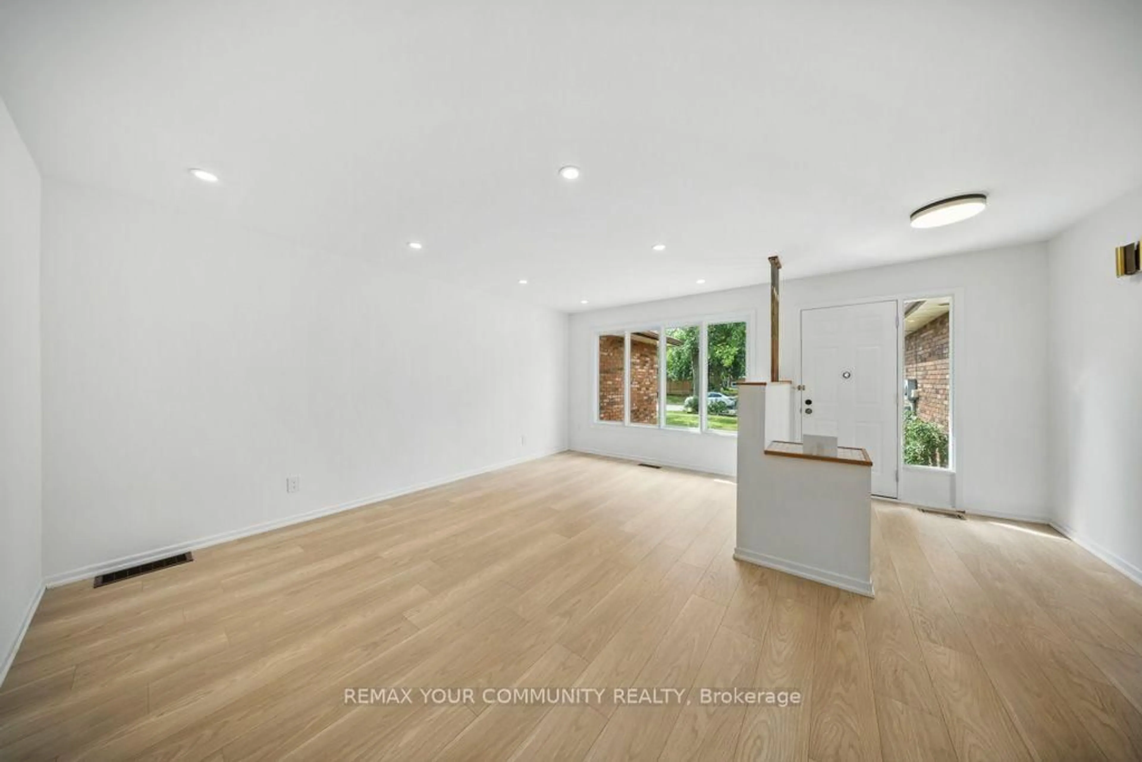 Open concept kitchen, unknown for 431 Innisfil St, Barrie Ontario L4N 3H1