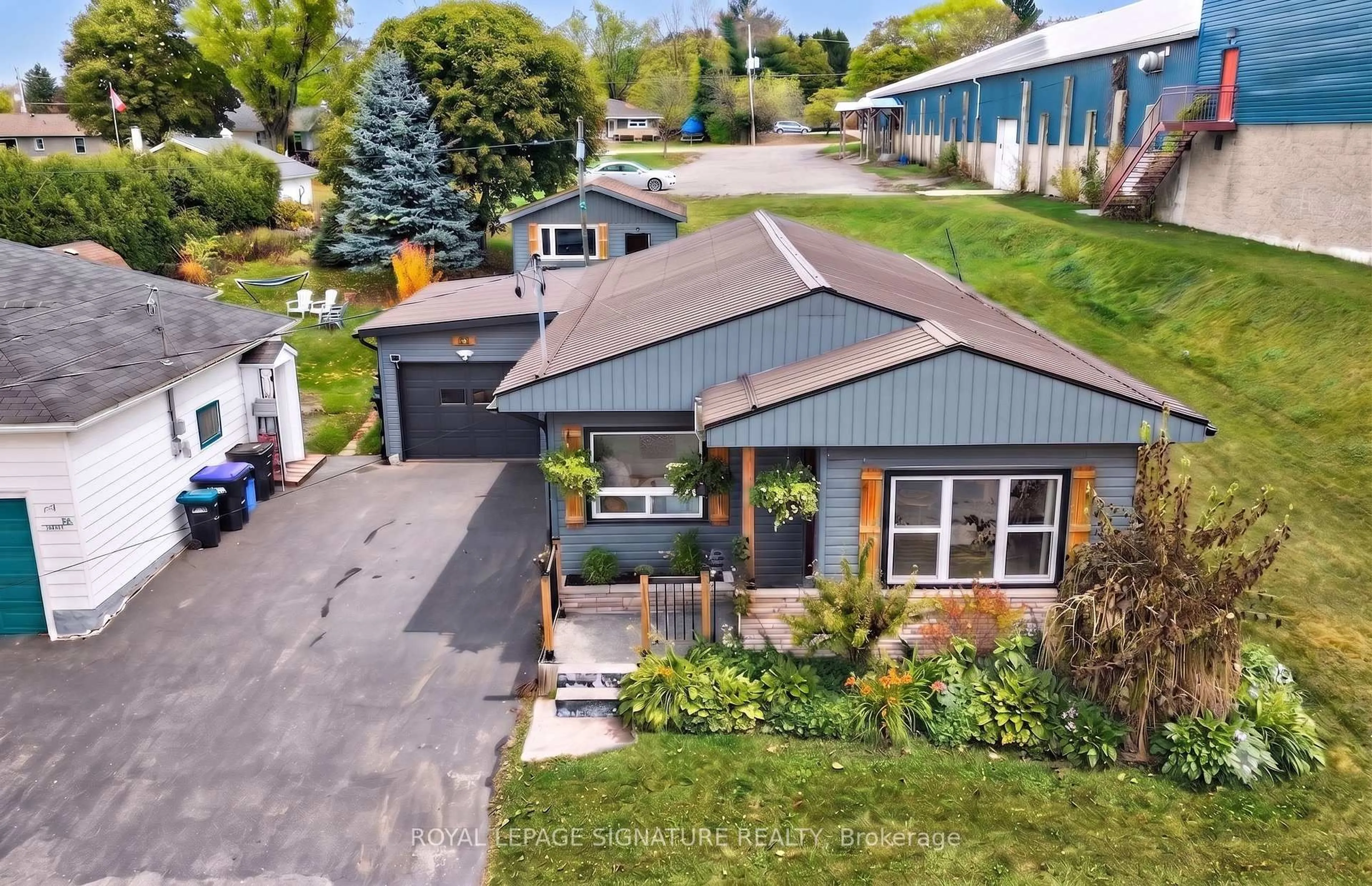 A pic from outside/outdoor area/front of a property/back of a property/a pic from drone, street for 57 Maria St, Penetanguishene Ontario L9M 1L3