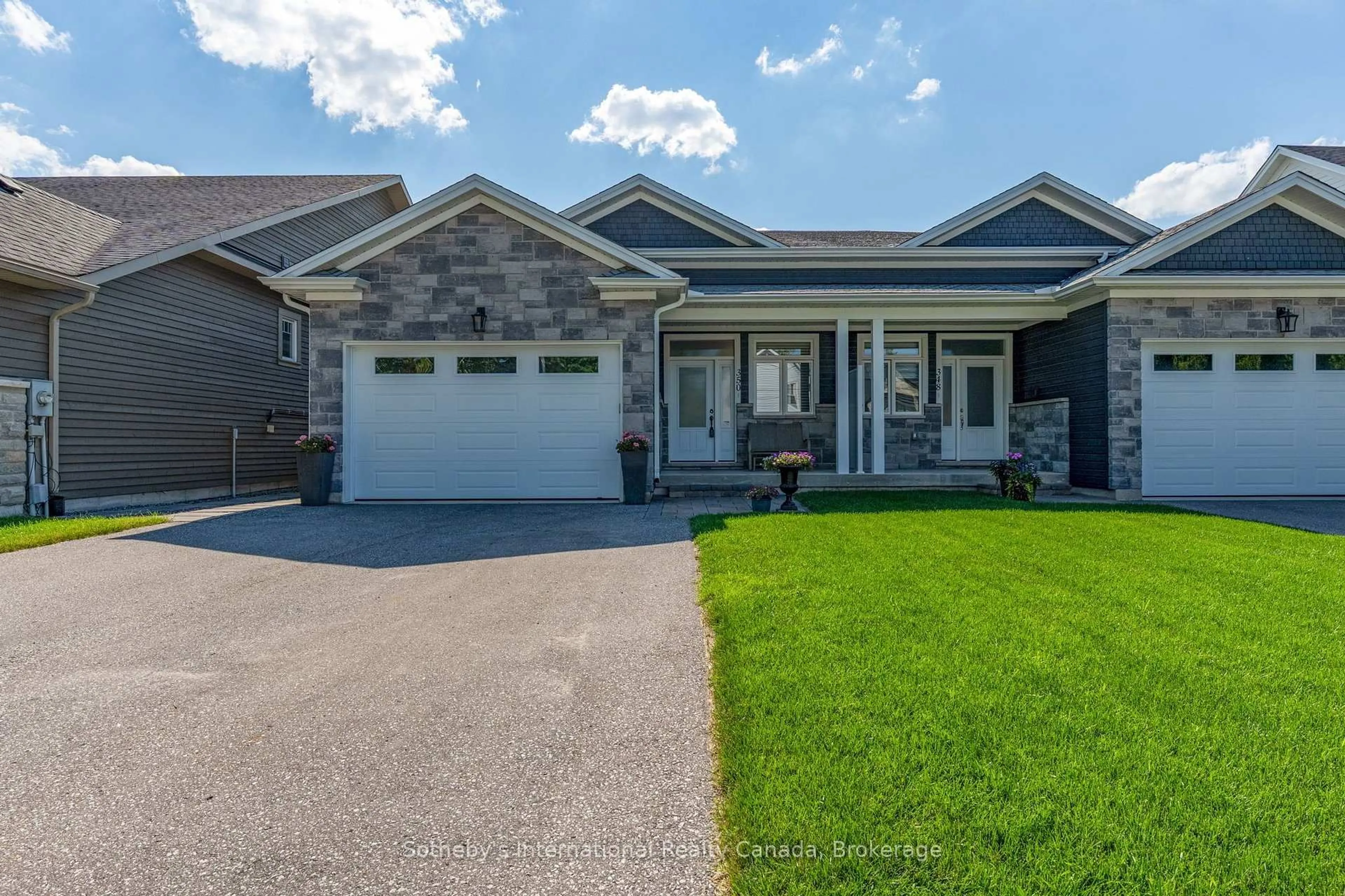 Home with vinyl exterior material, street for 350 Cedar St, Collingwood Ontario L9Y 3B1