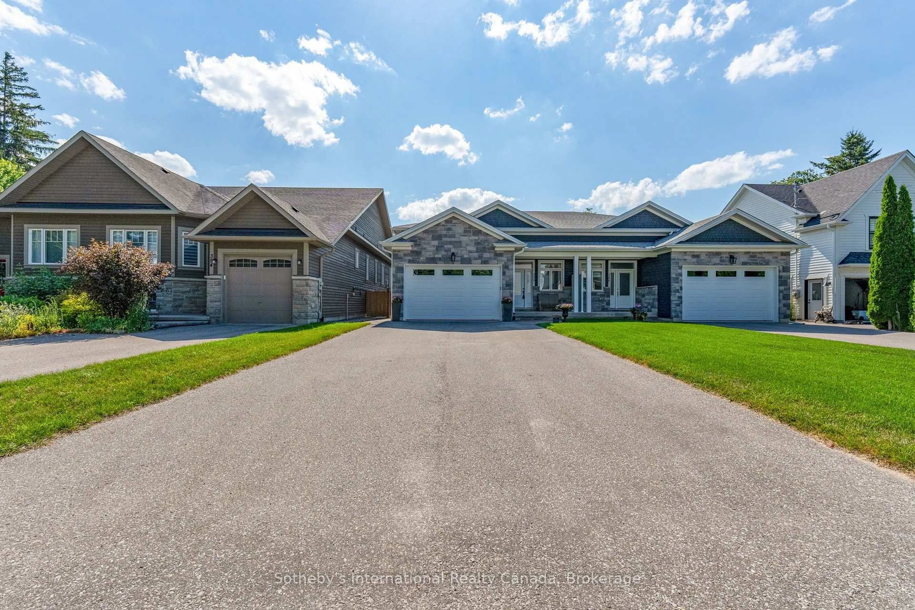 A pic from outside/outdoor area/front of a property/back of a property/a pic from drone, street for 350 Cedar St, Collingwood Ontario L9Y 3B1