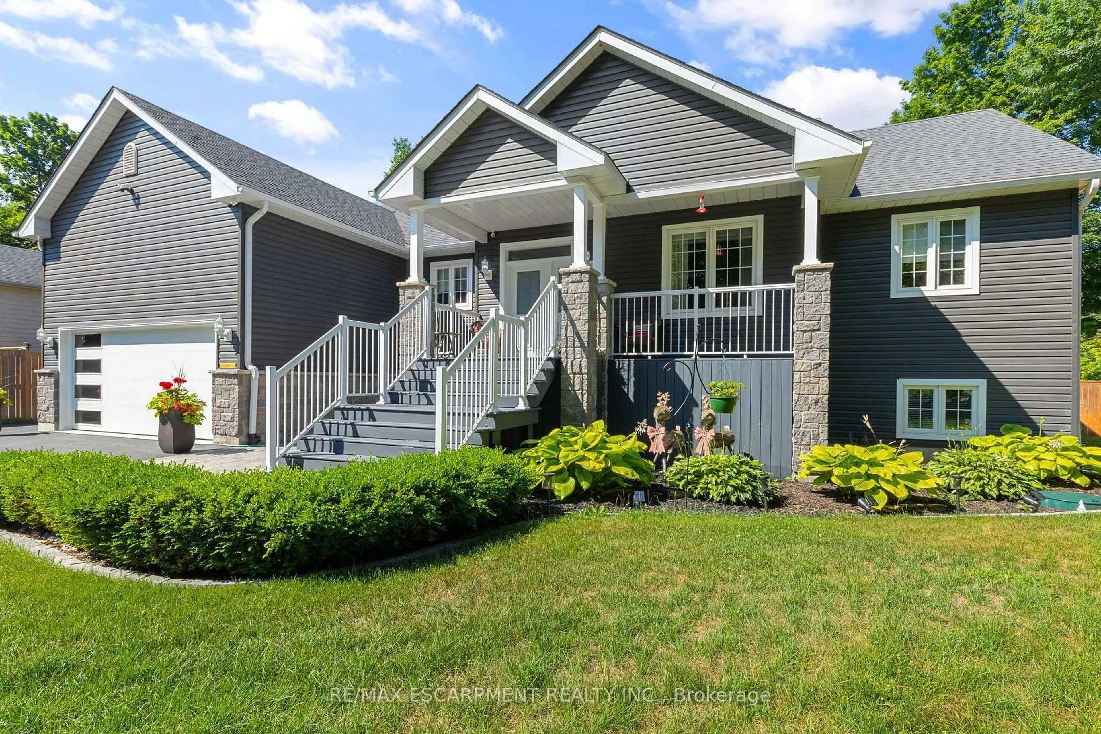 Home with vinyl exterior material, street for 91 Wolfe Tr, Tiny Ontario L9M 0H7