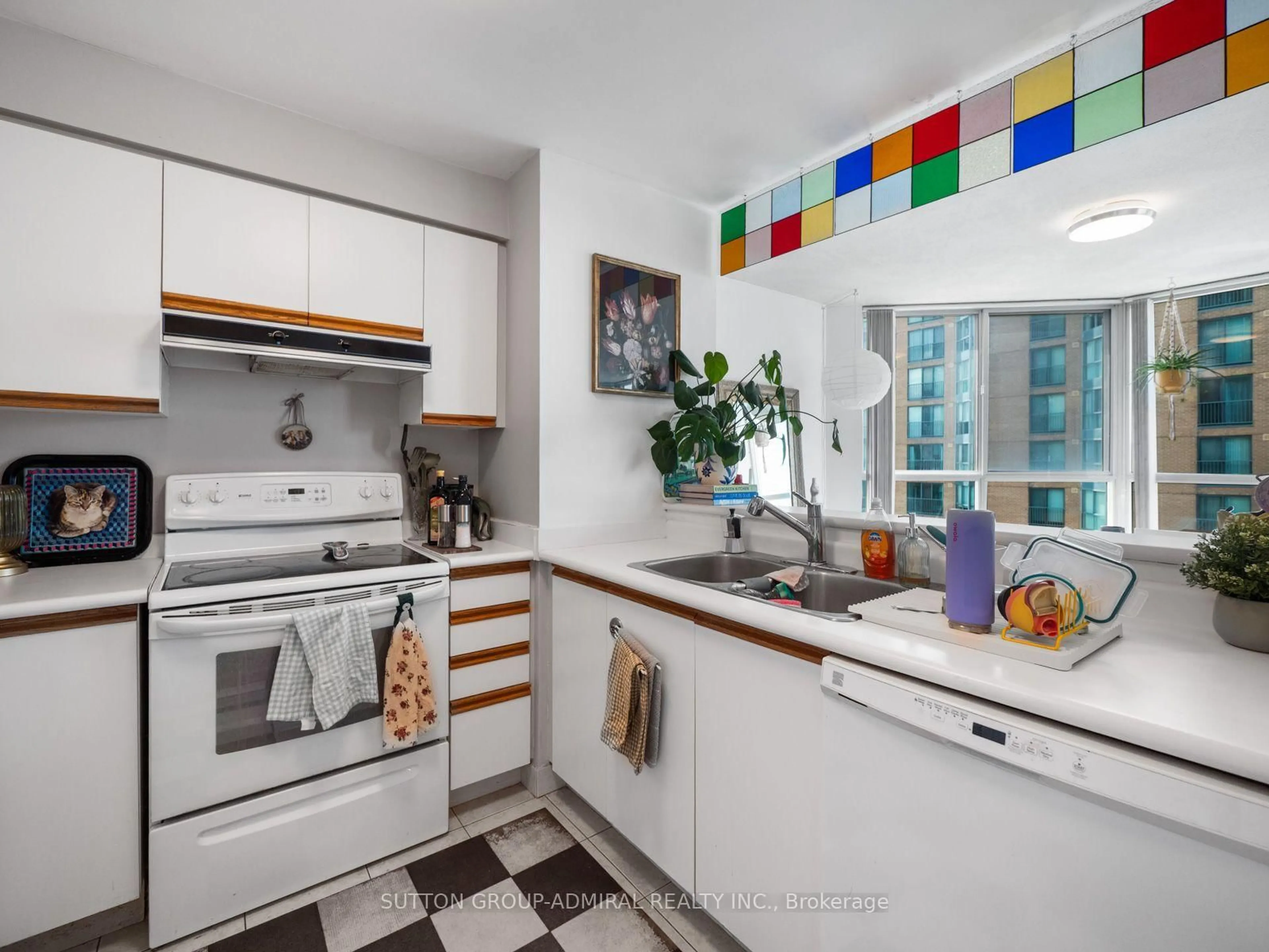 Standard kitchen, ceramic/tile floor for 150 Dunlop St #902, Barrie Ontario L4M 6H1