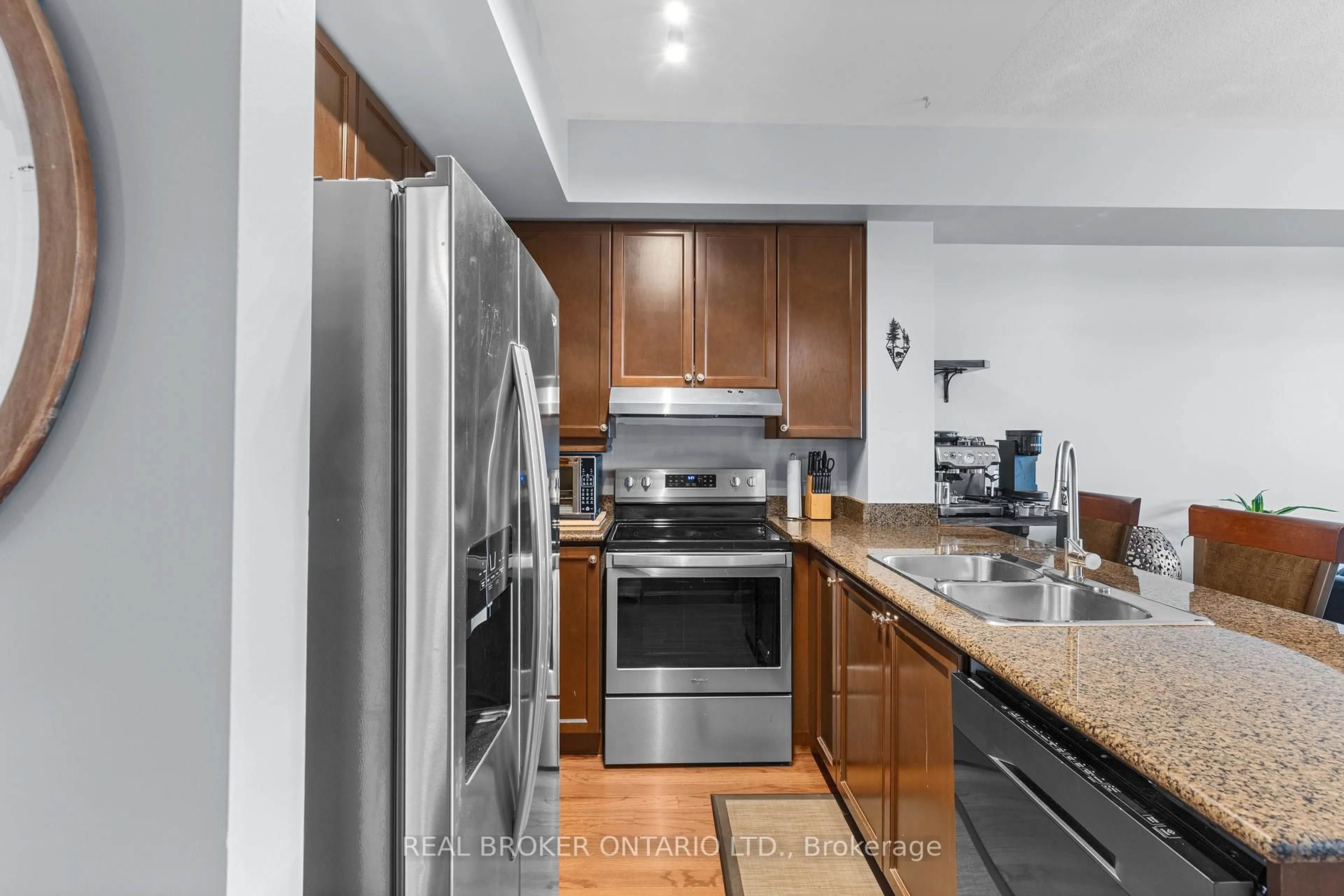 Standard kitchen, unknown for 1 Shipyard Lane #302, Collingwood Ontario L9Y 0W2