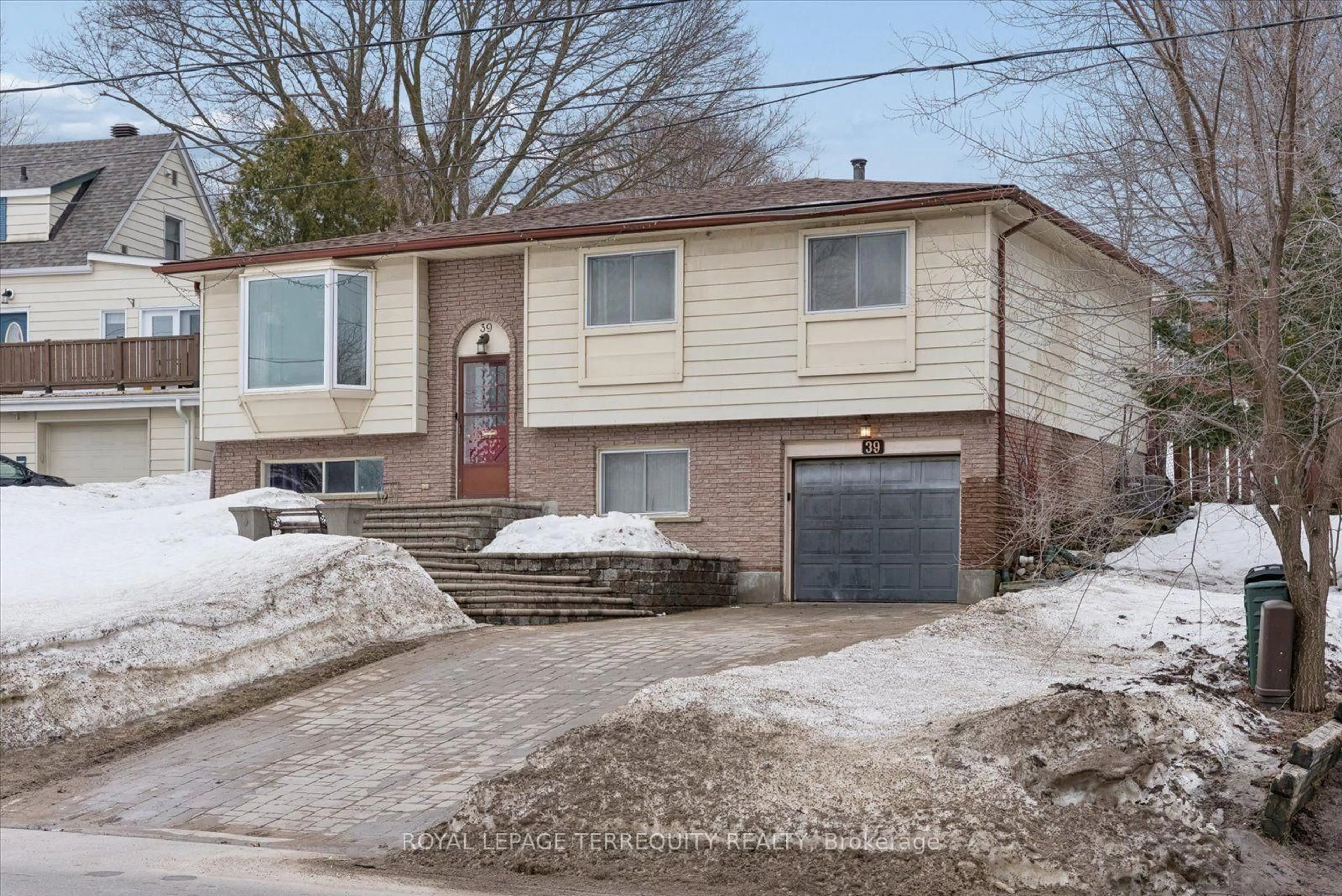 Home with brick exterior material, street for 39 Baldwin Lane, Barrie Ontario L4N 2W2