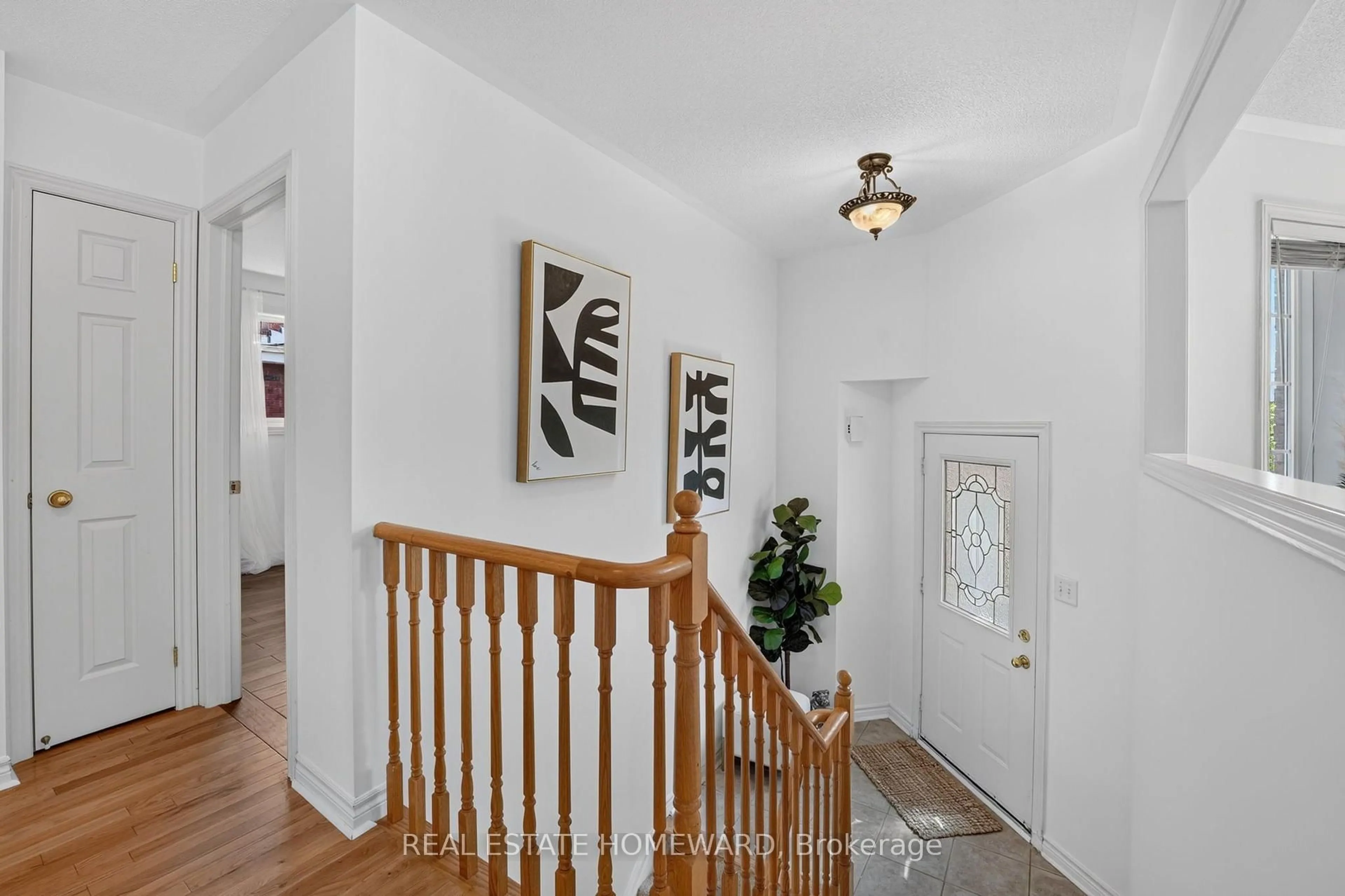 Indoor entryway for 26 Nicole Marie Ave, Barrie Ontario L4M 6Y8