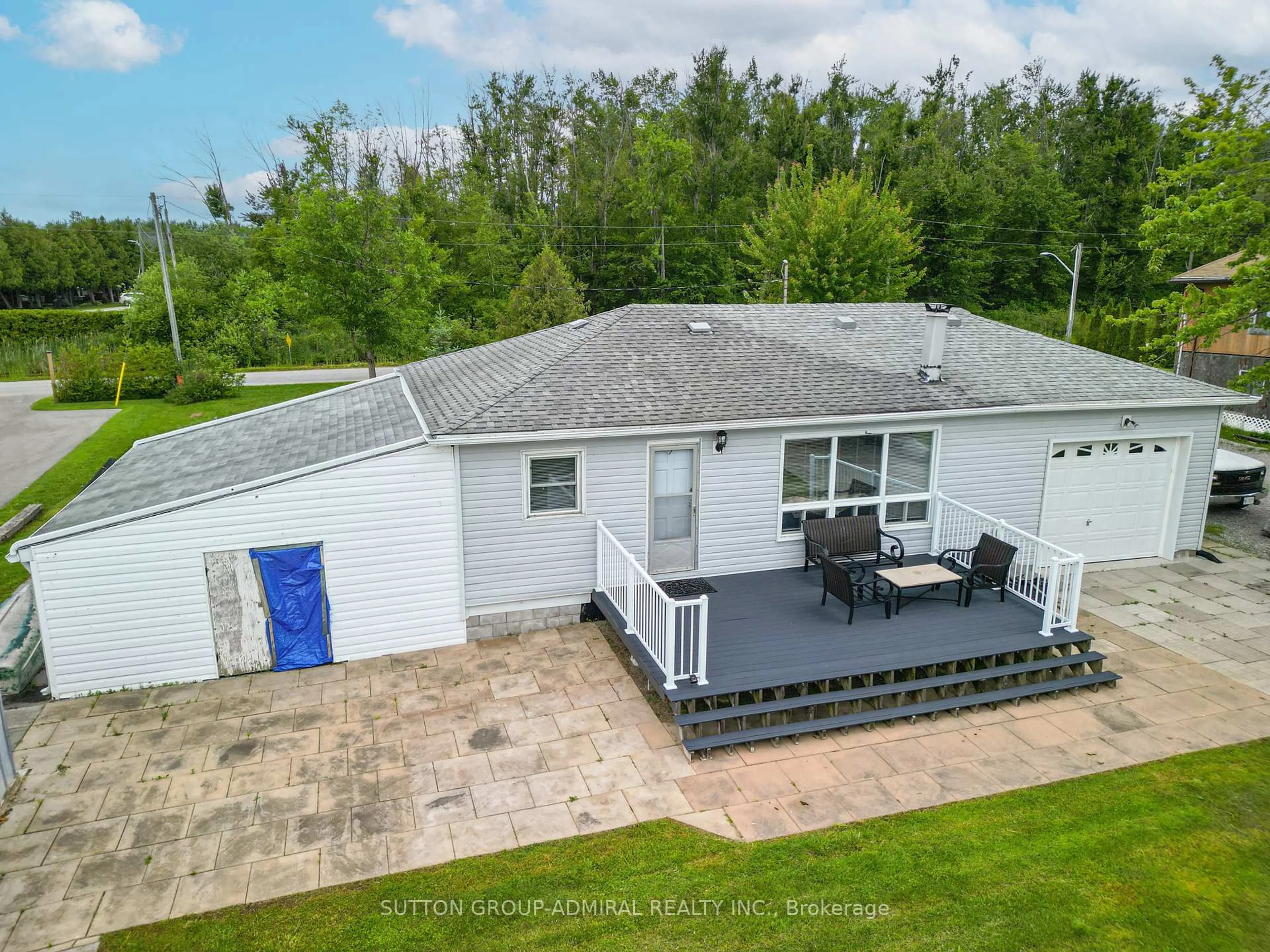 A pic from outside/outdoor area/front of a property/back of a property/a pic from drone, unknown for 4137 Bayview Ave, Ramara Ontario L3V 6H7