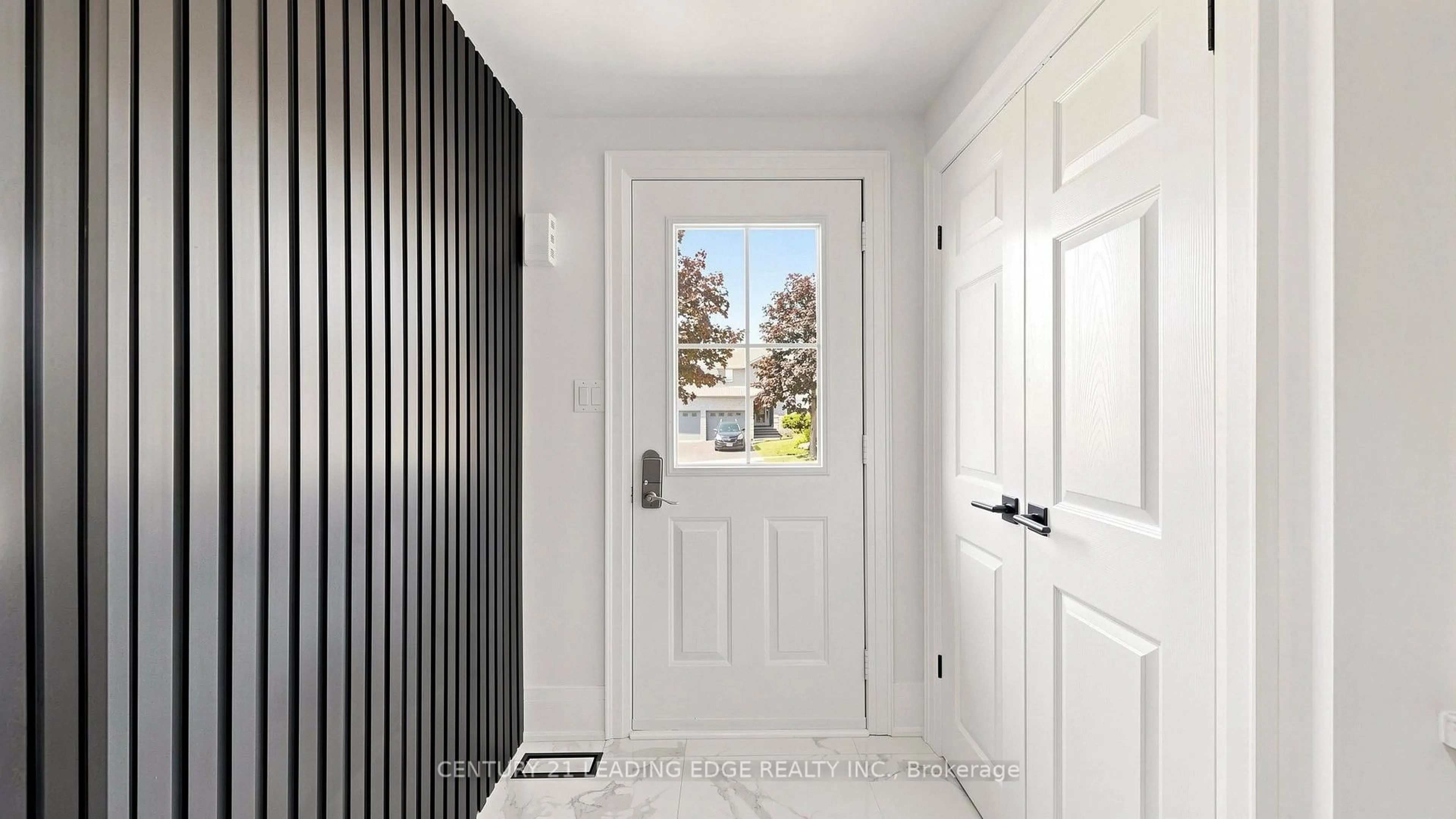 Indoor entryway for 11 Lougheed Rd, Barrie Ontario L4N 8G3