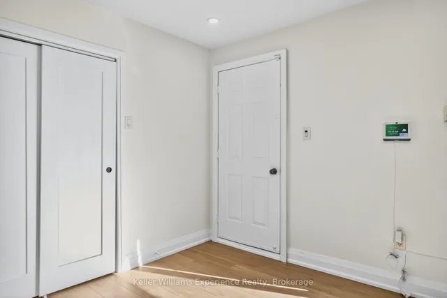 556 Champlain Rd, Tiny 5