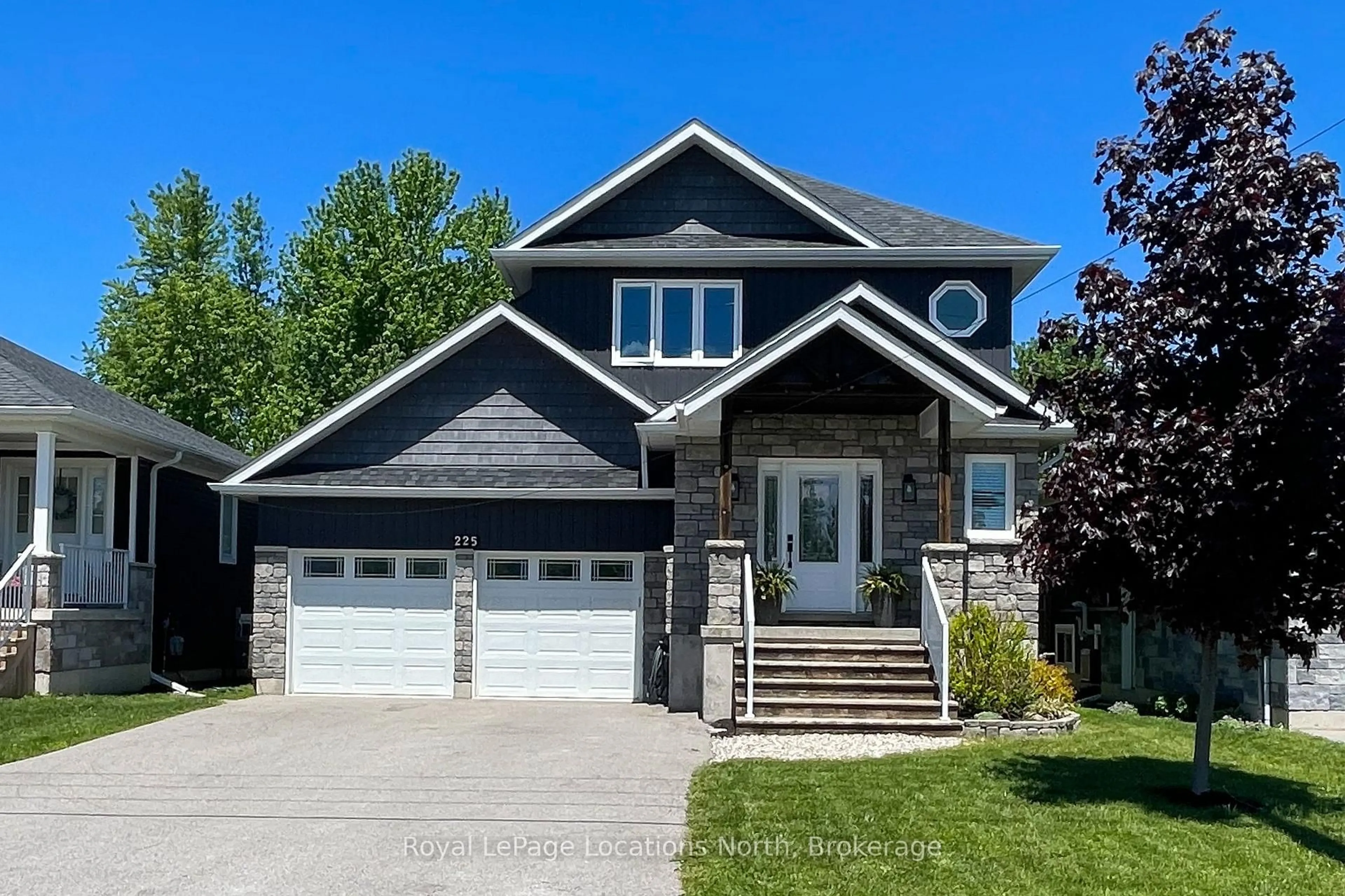 Home with vinyl exterior material, street for 225 Quebec St, Clearview Ontario L0M 1S0