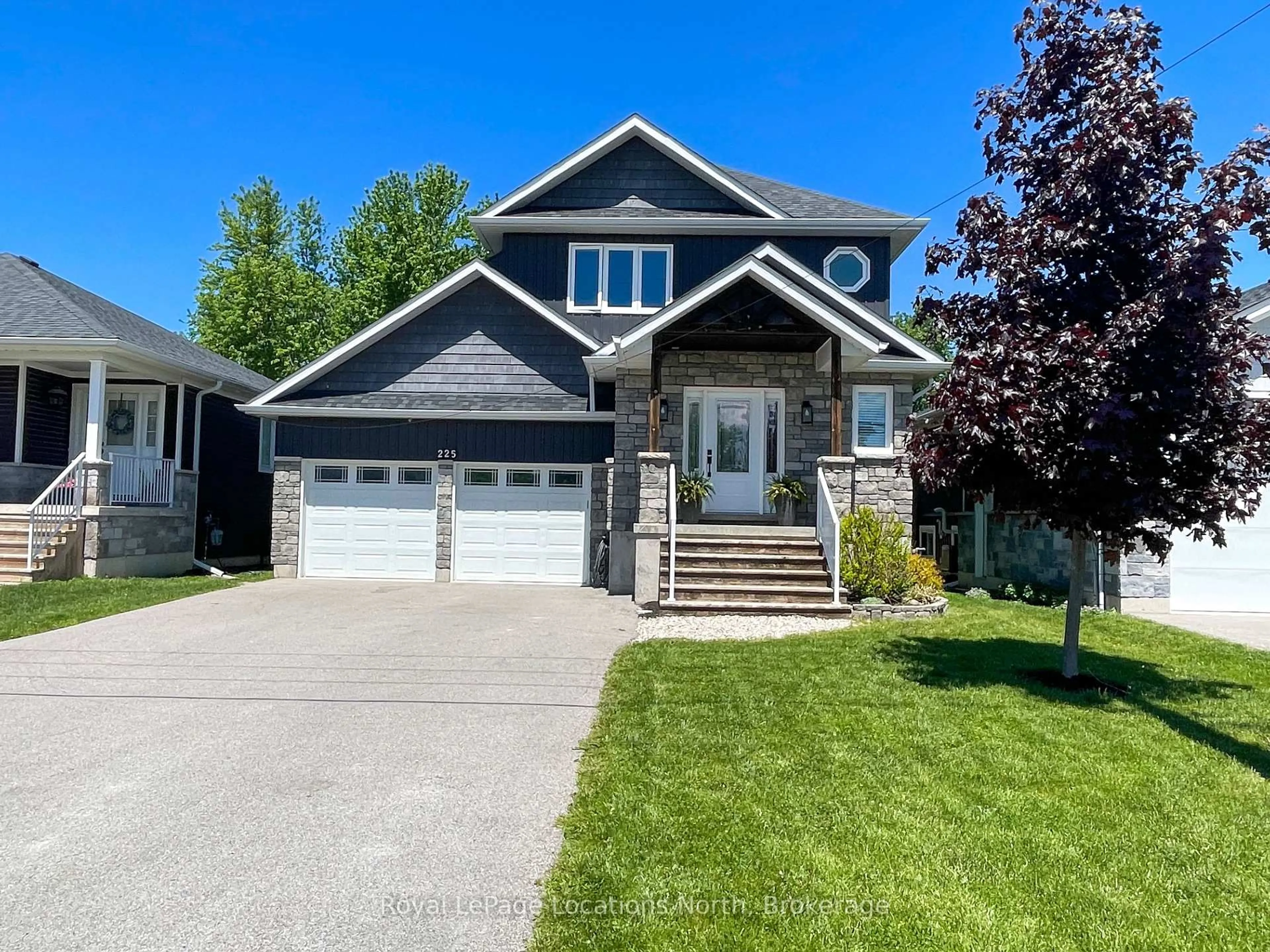 Home with vinyl exterior material, street for 225 Quebec St, Clearview Ontario L0M 1S0