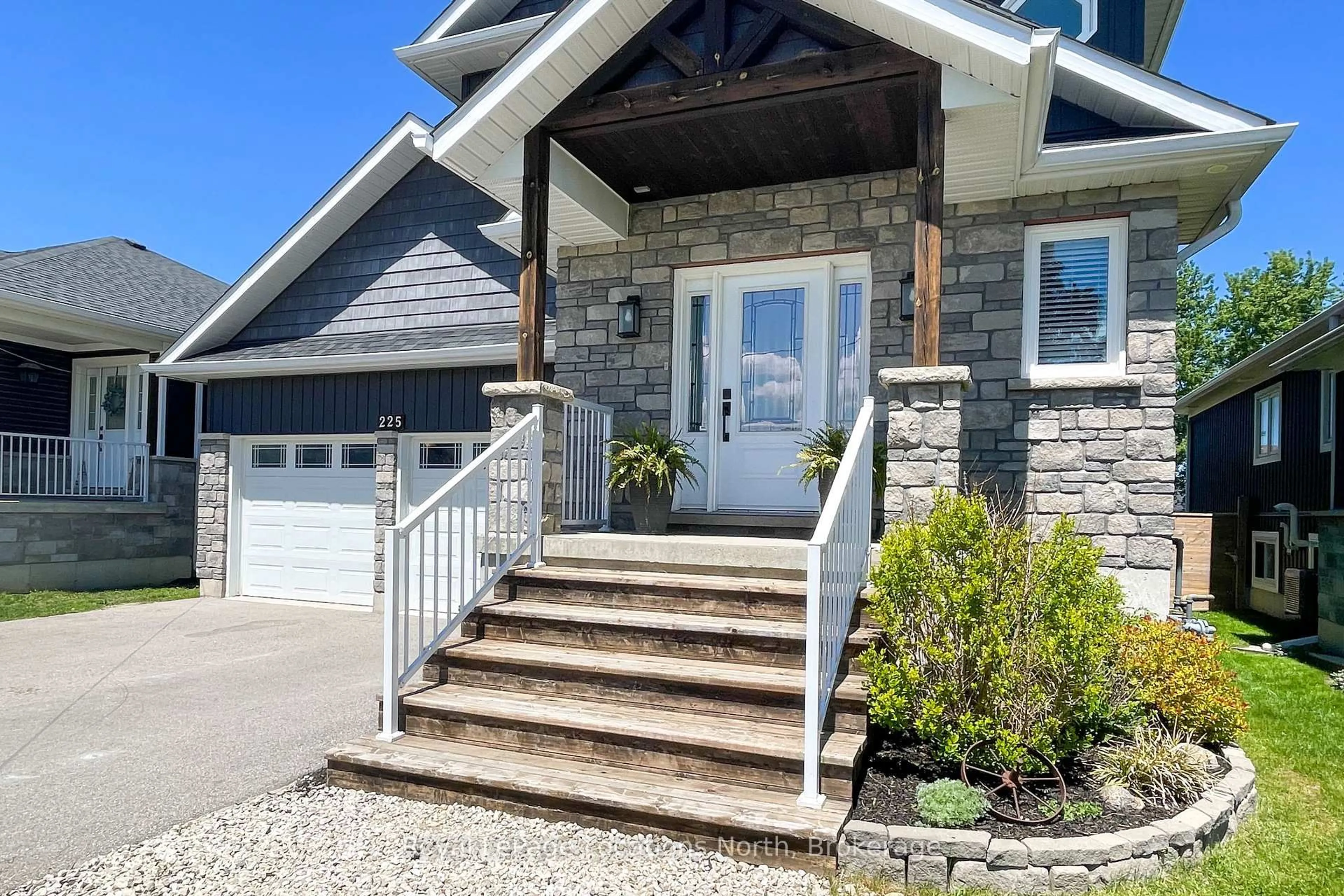 Unknown for 225 Quebec St, Clearview Ontario L0M 1S0