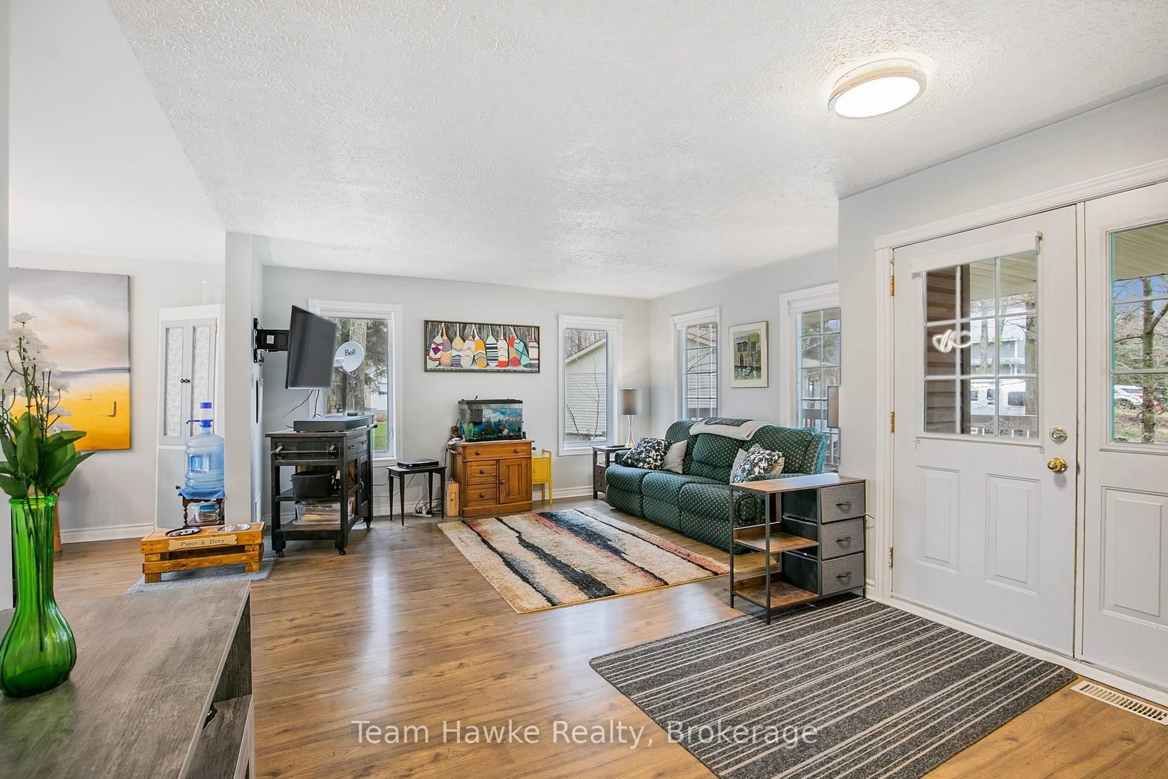 Living room with furniture, unknown for 22 LAURIER Blvd, Tiny Ontario L9M 0J2