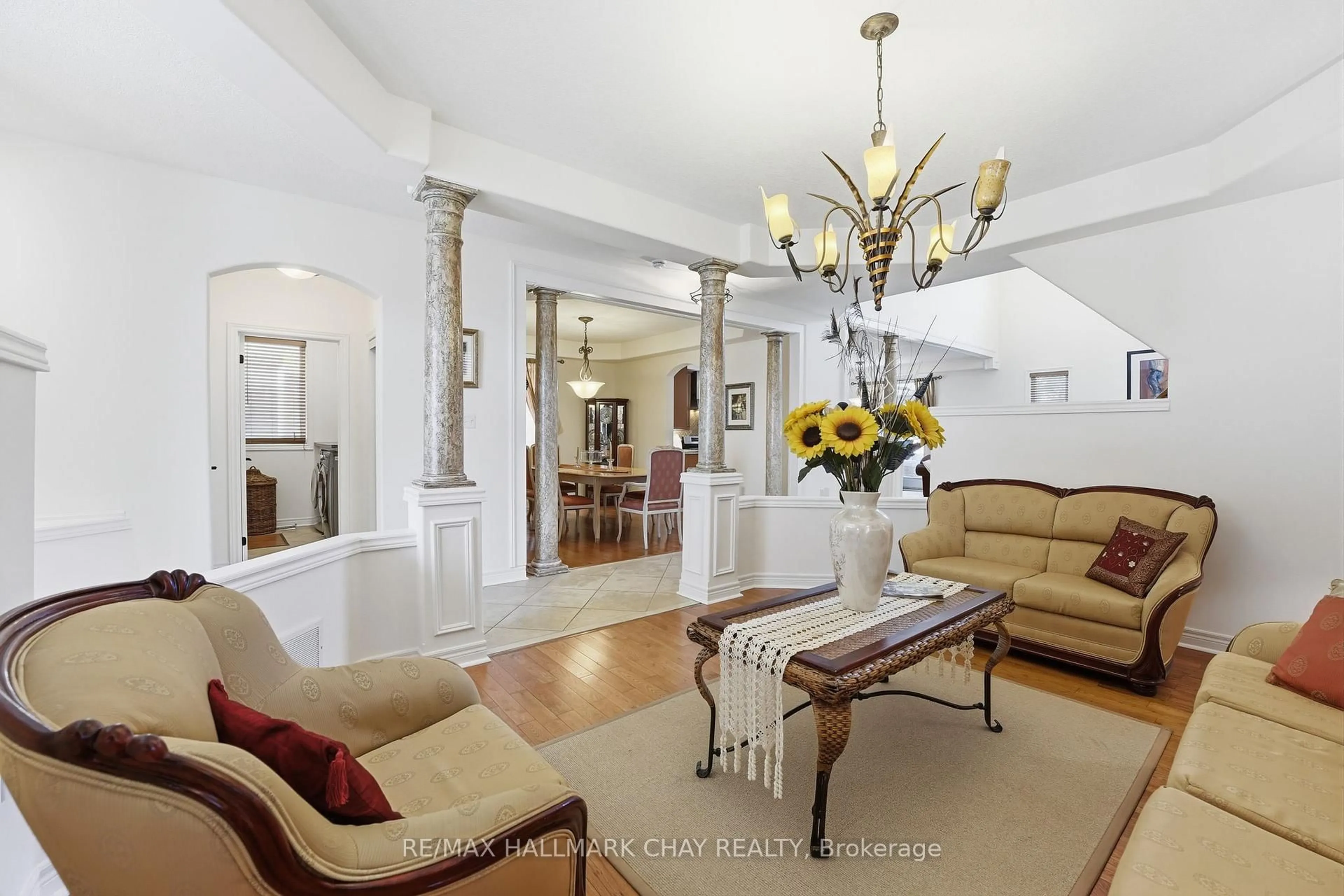 Indoor foyer for 12 Parisian Cres, Barrie Ontario L4N 0Y9