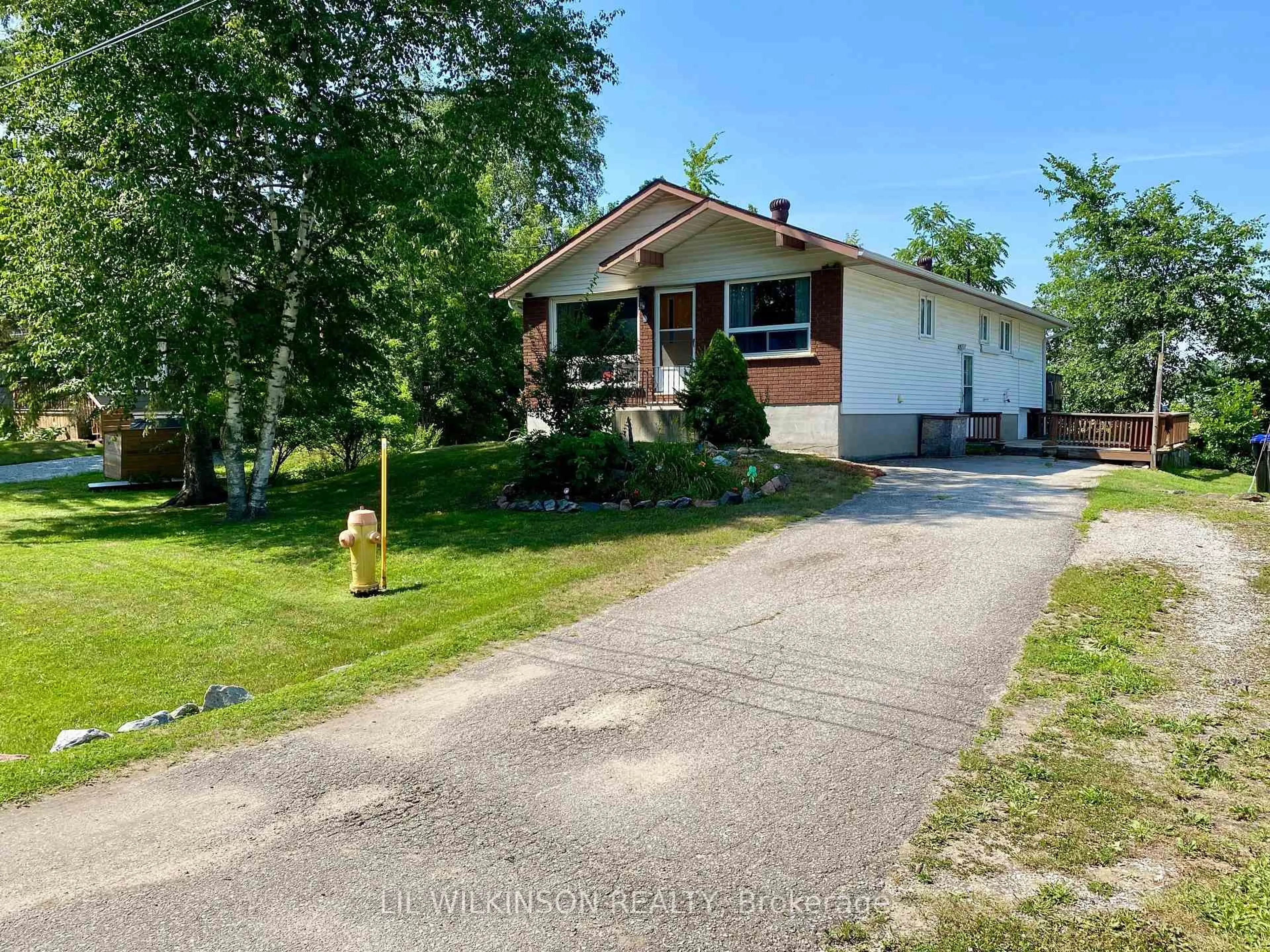 A pic from outside/outdoor area/front of a property/back of a property/a pic from drone, street for 4 Sunset Cres, Severn Ontario L0K 1E0