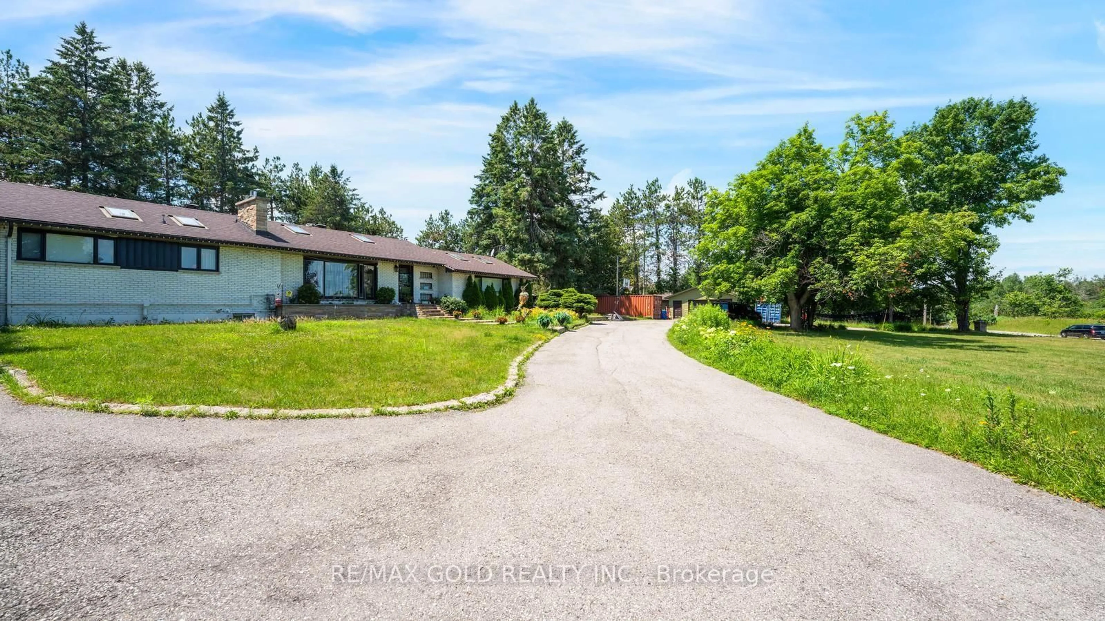 A pic from outside/outdoor area/front of a property/back of a property/a pic from drone, unknown for 4680 Penetanguishene Rd, Springwater Ontario L0L 1V0