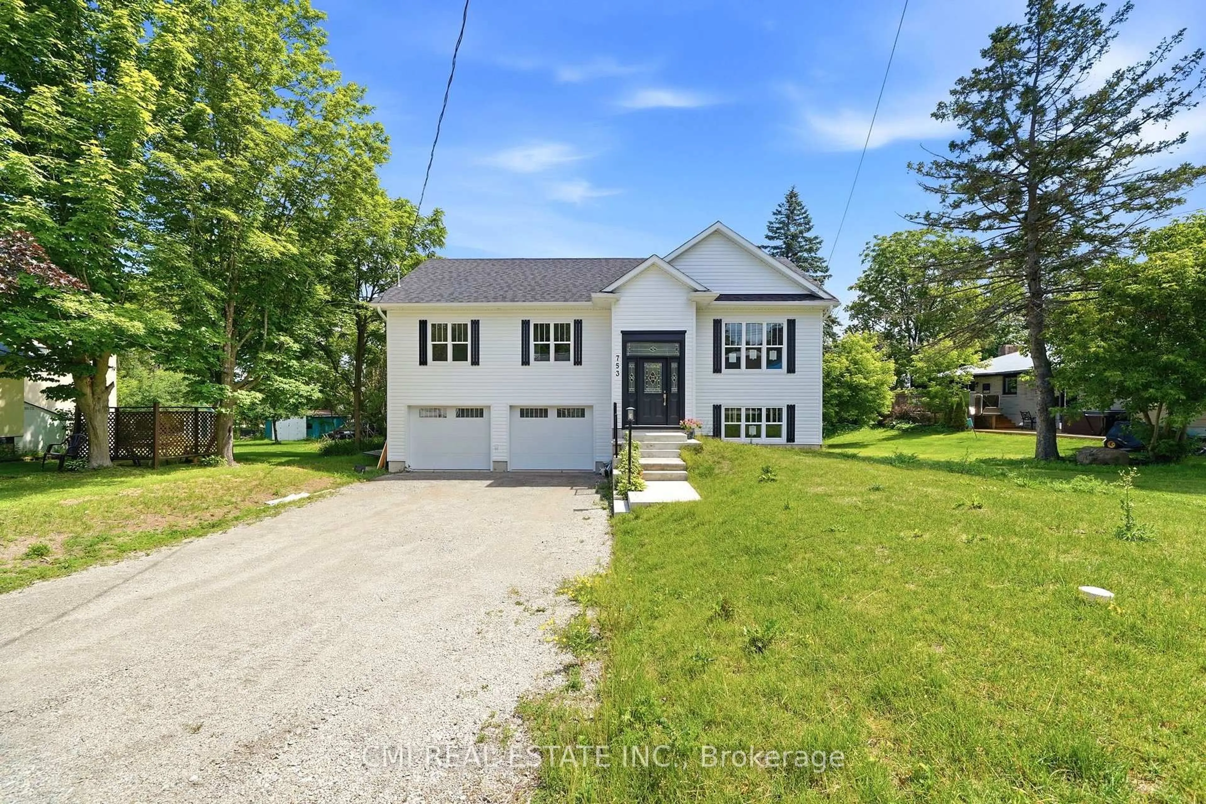 A pic from outside/outdoor area/front of a property/back of a property/a pic from drone, street for 753 Fifth Ave, Tay Ontario L0K 1R0