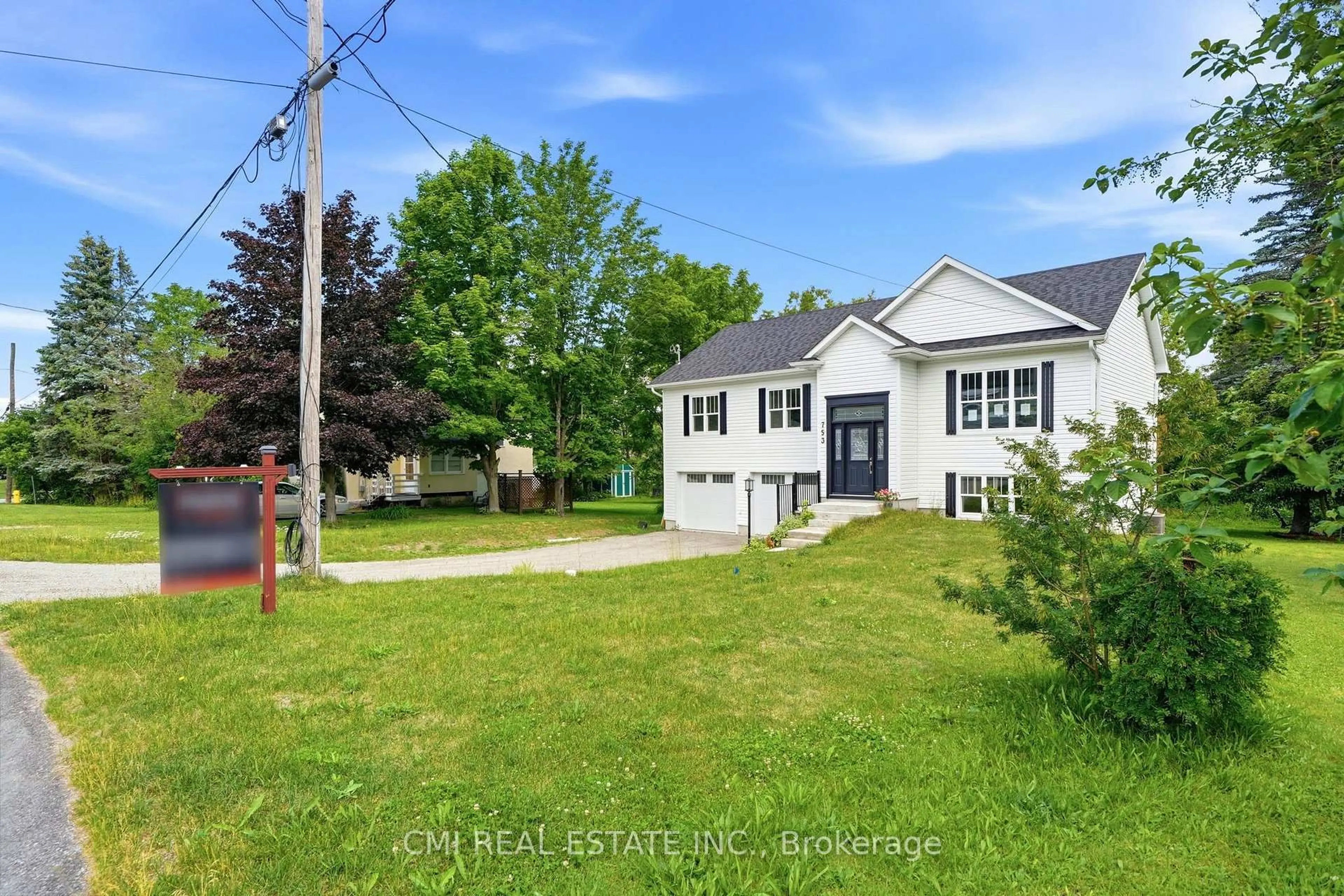 A pic from outside/outdoor area/front of a property/back of a property/a pic from drone, street for 753 Fifth Ave, Tay Ontario L0K 1R0