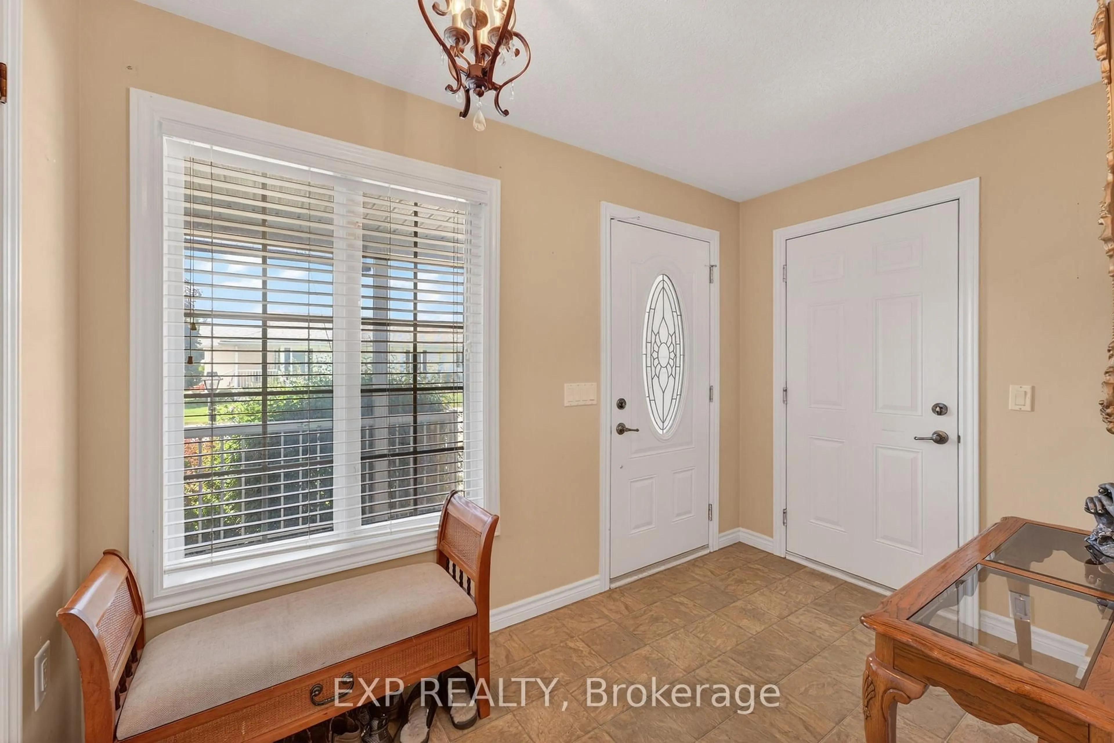 Indoor entryway for 30 Illinois Cres, Wasaga Beach Ontario L9Z 3A8