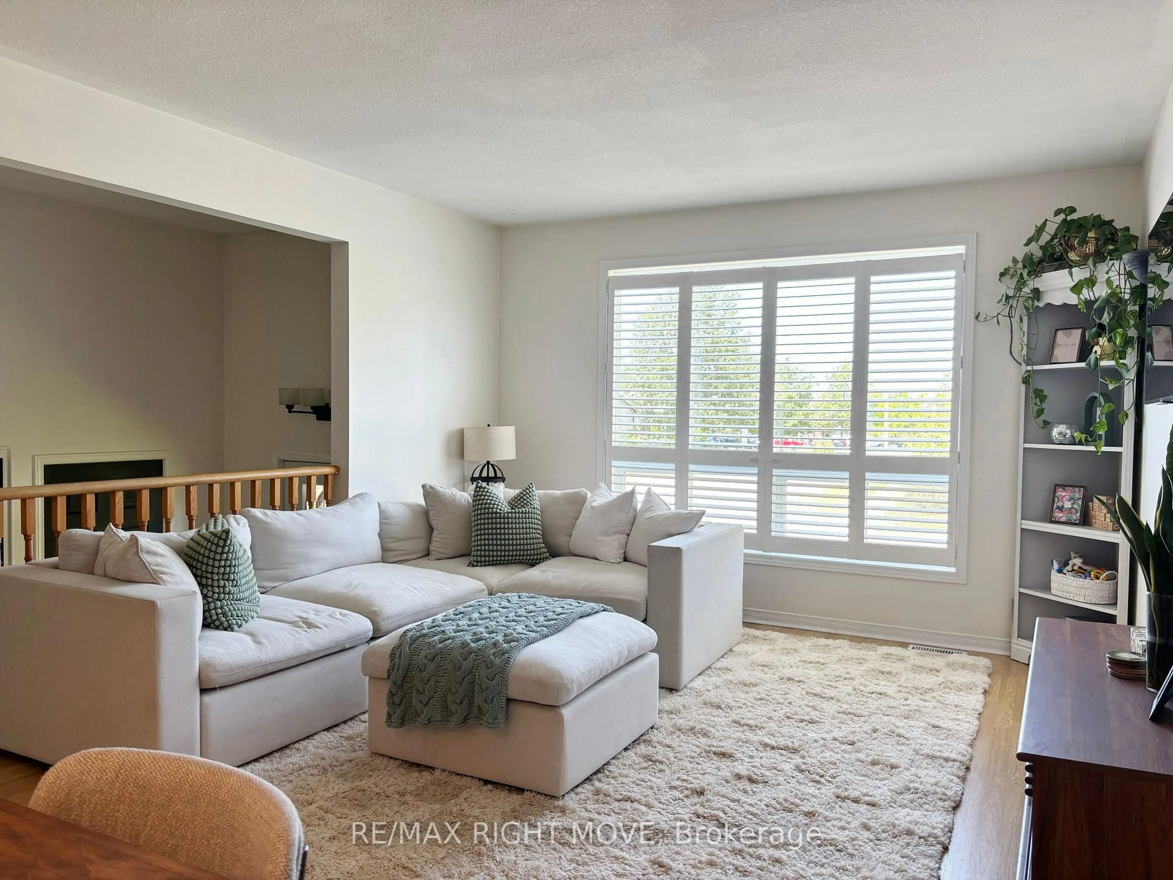 Living room with furniture, unknown for 69 Calverley St, Orillia Ontario L3V 3T3