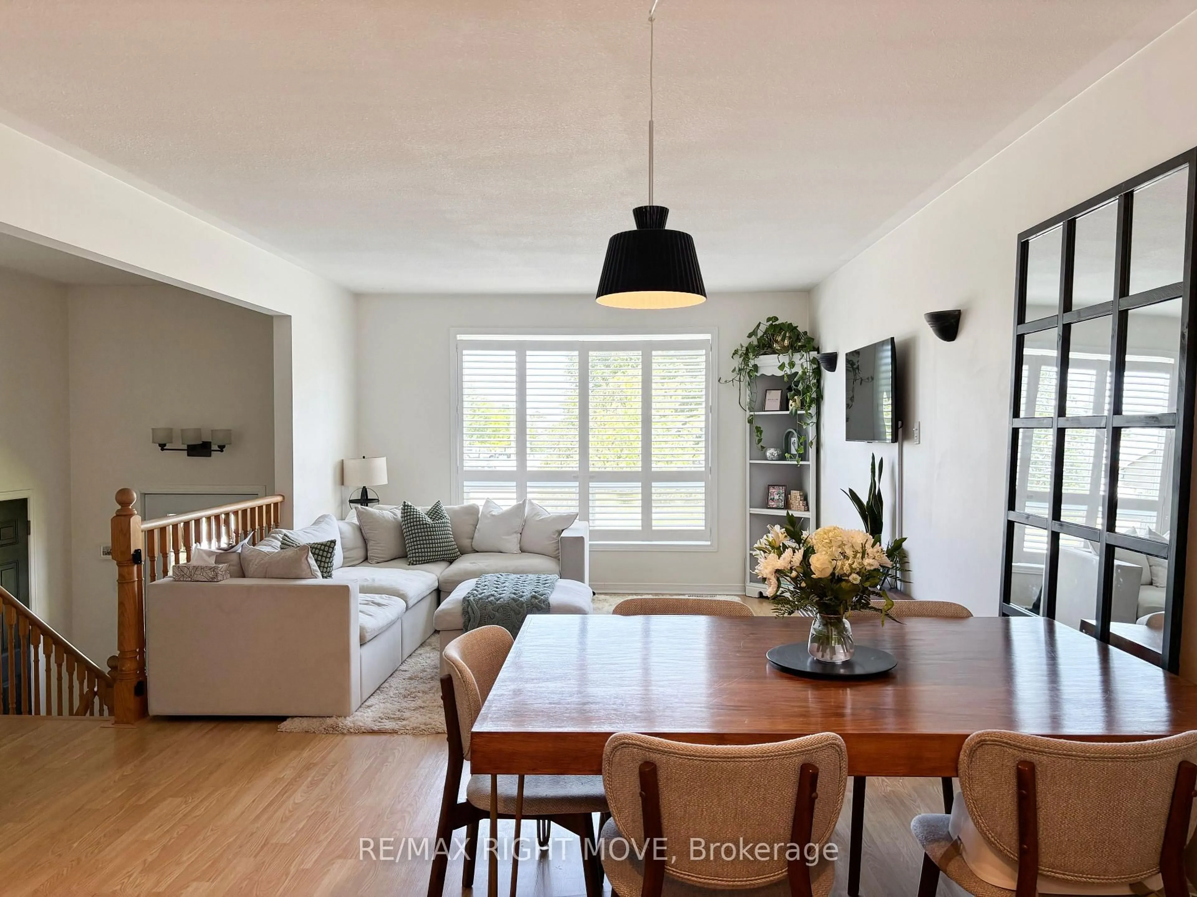 Unknown for 69 Calverley St, Orillia Ontario L3V 3T3