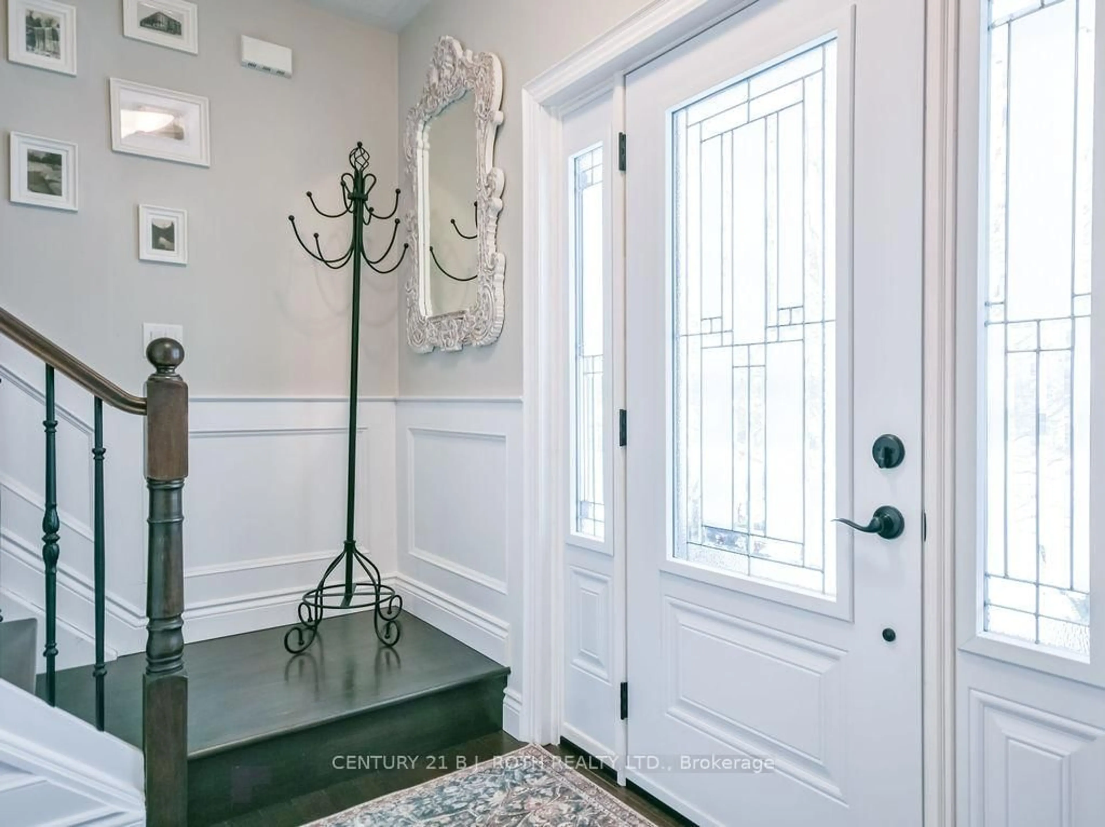 Indoor entryway for 3 BRECHIN Cres, Oro-Medonte Ontario L0K 1N0