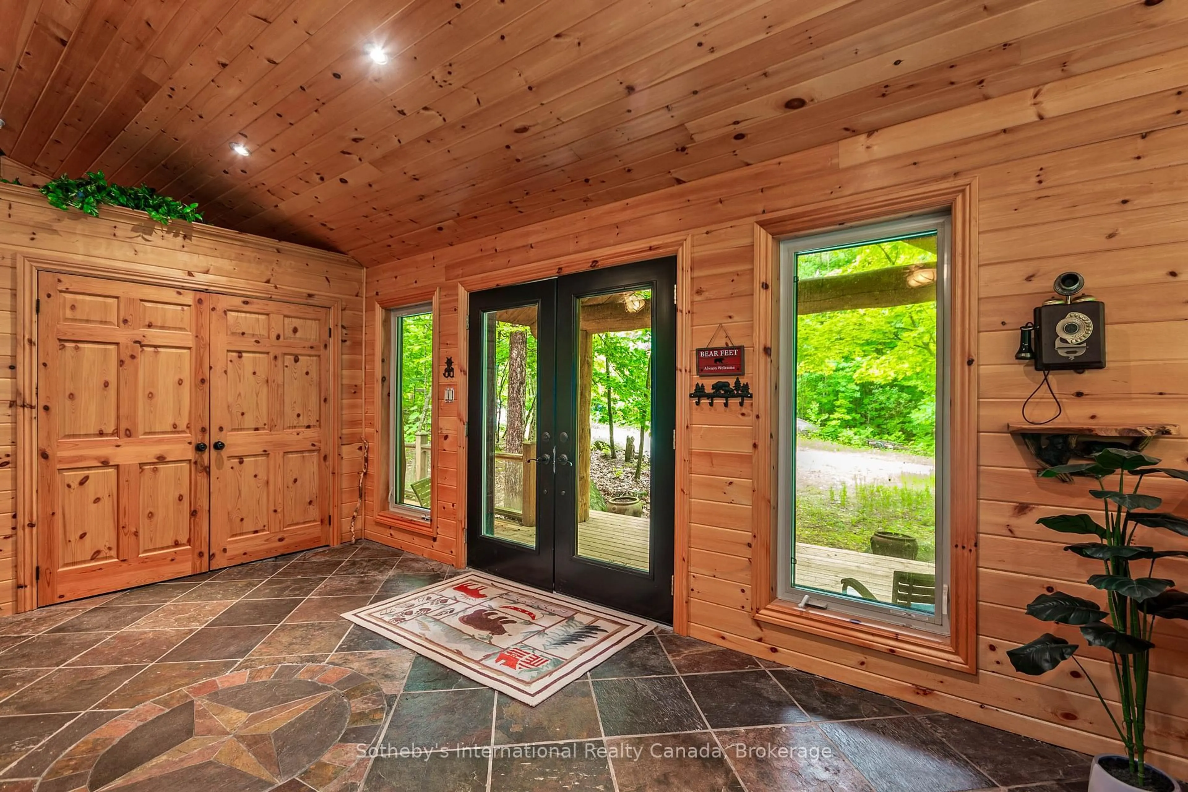 Indoor entryway for 4 Amik Lane, Christian Island 30 Ontario L9M 0A9