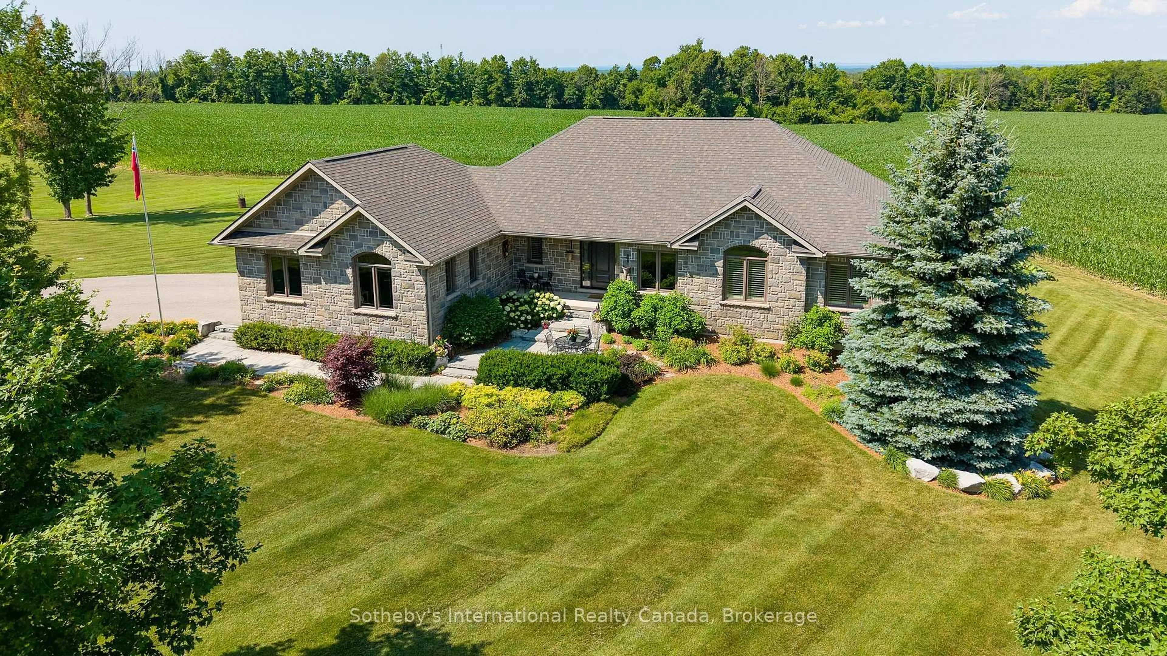 A pic from outside/outdoor area/front of a property/back of a property/a pic from drone, unknown for 46 SYDENHAM Tr, Clearview Ontario L0M 1H0