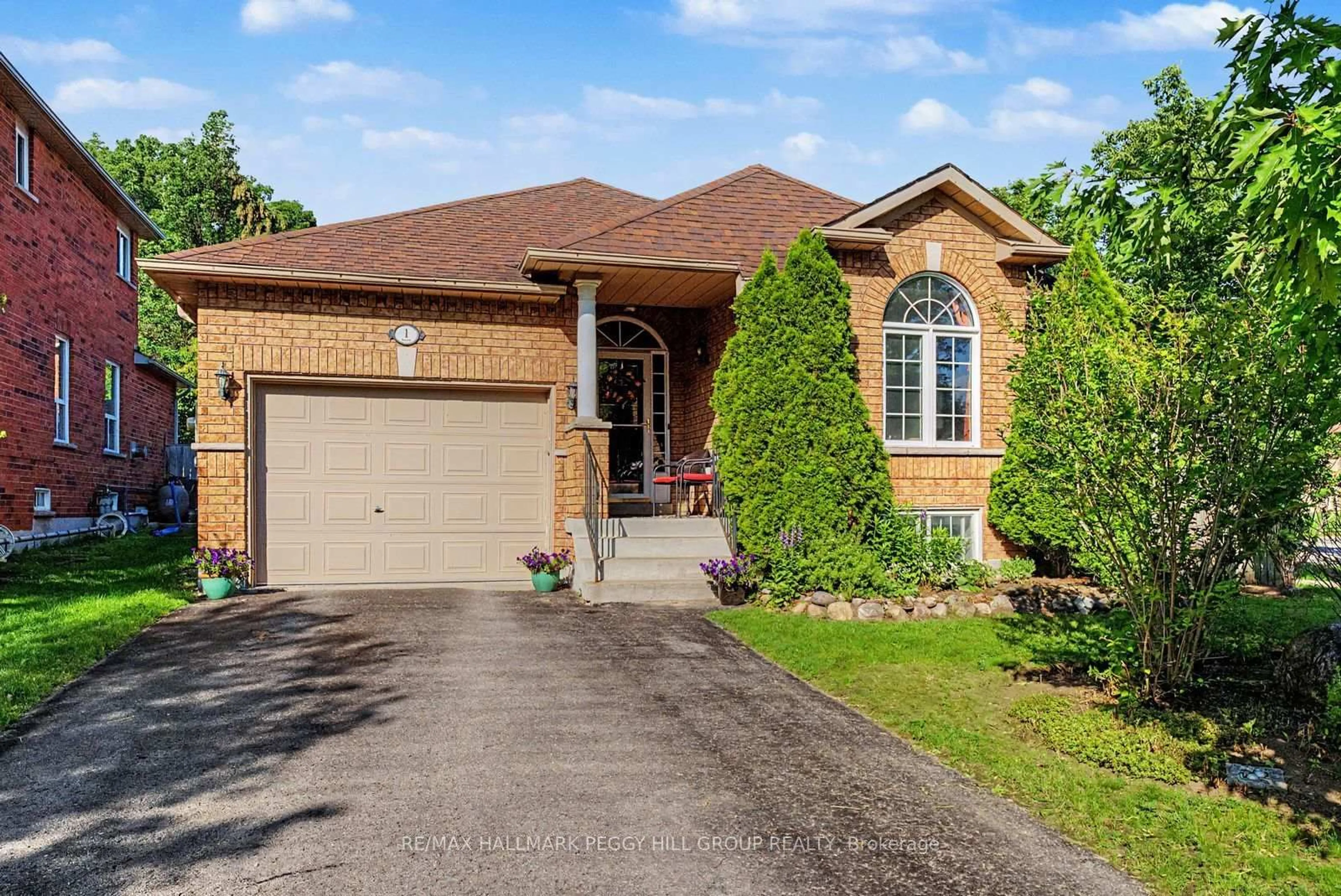 Home with brick exterior material, street for 1 Valley View Crt, Barrie Ontario L4N 0G7