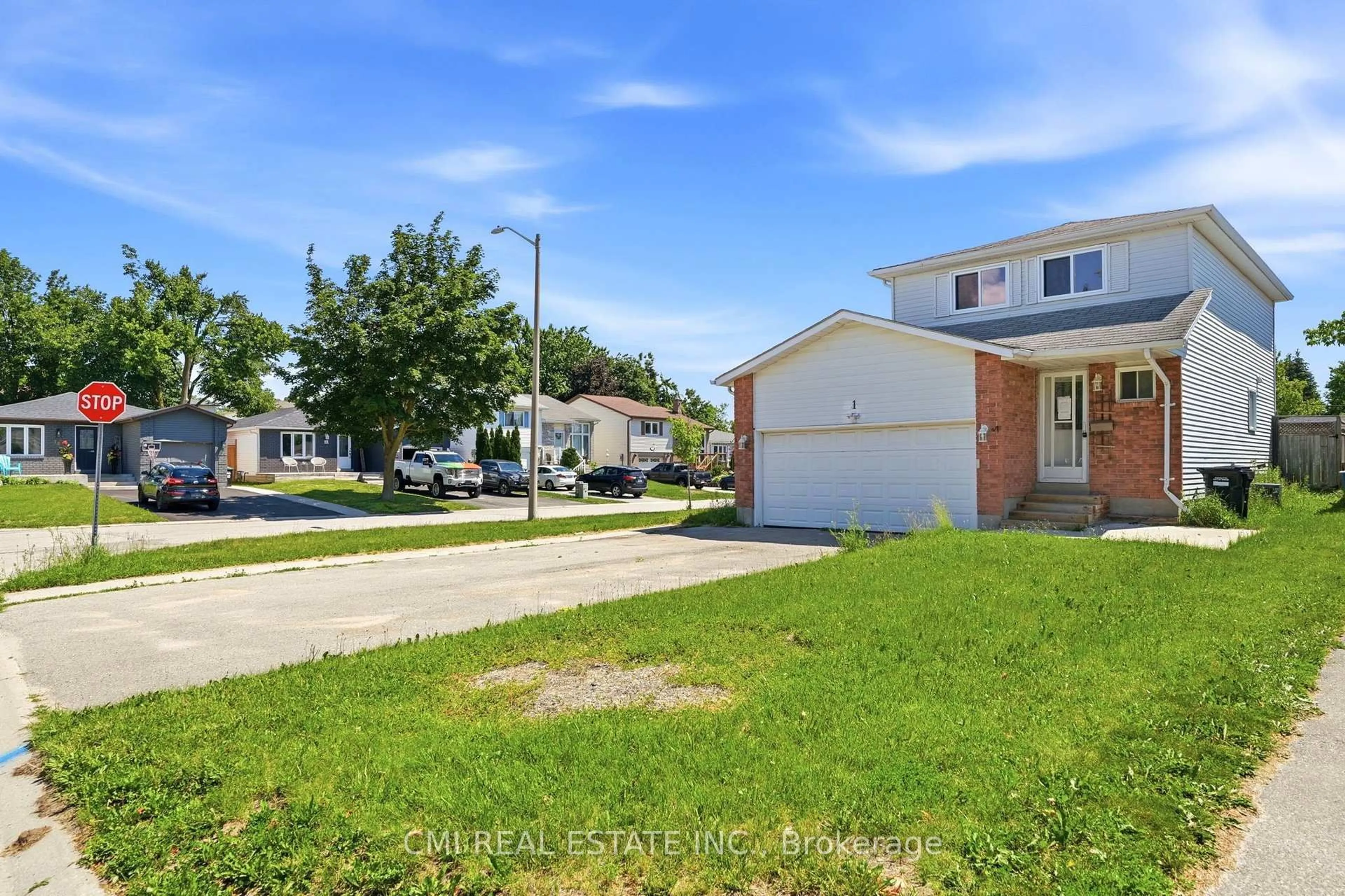 A pic from outside/outdoor area/front of a property/back of a property/a pic from drone, street for 1 Mccuaig Crt, Barrie Ontario L4M 5S5