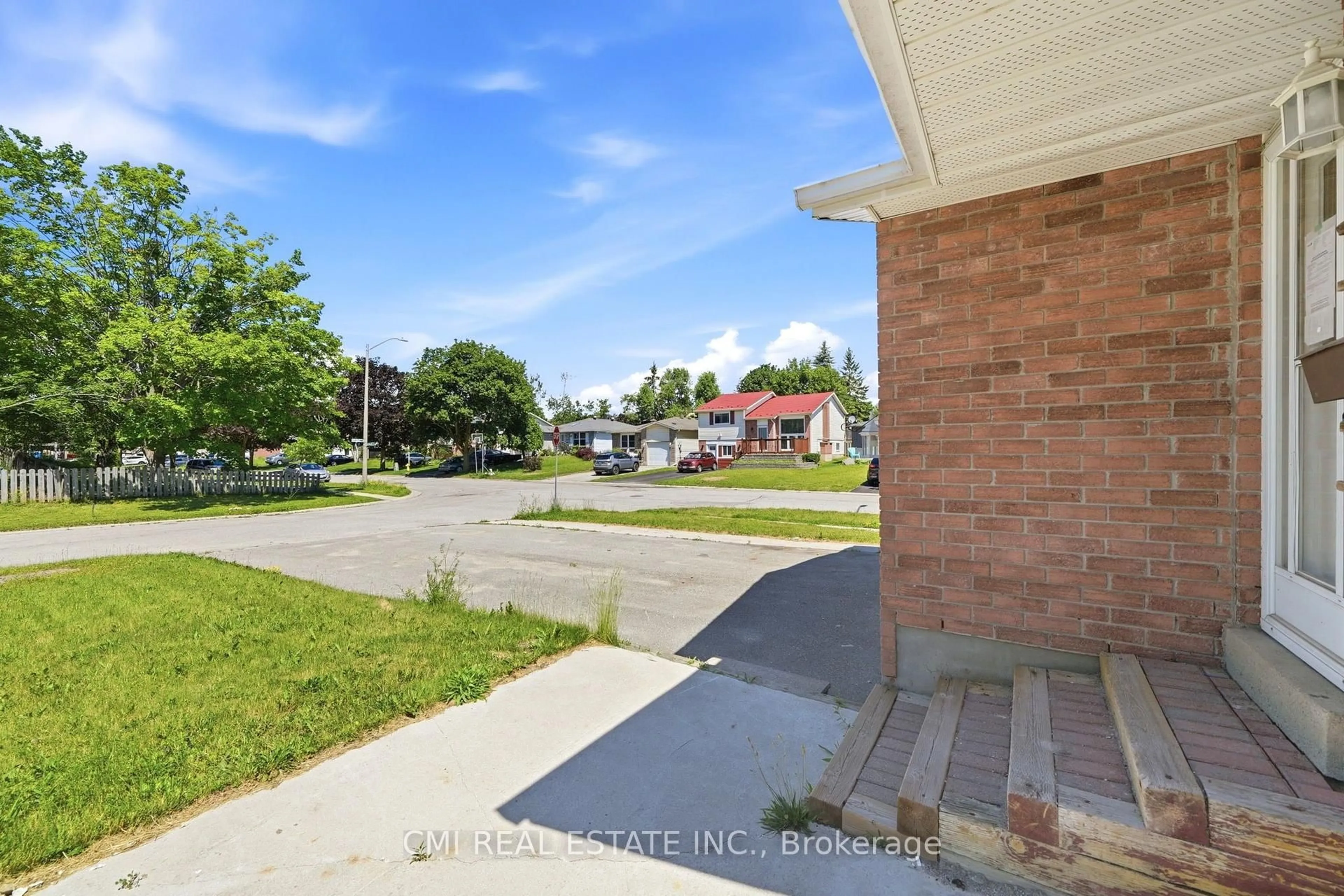 Patio, street for 1 Mccuaig Crt, Barrie Ontario L4M 5S5