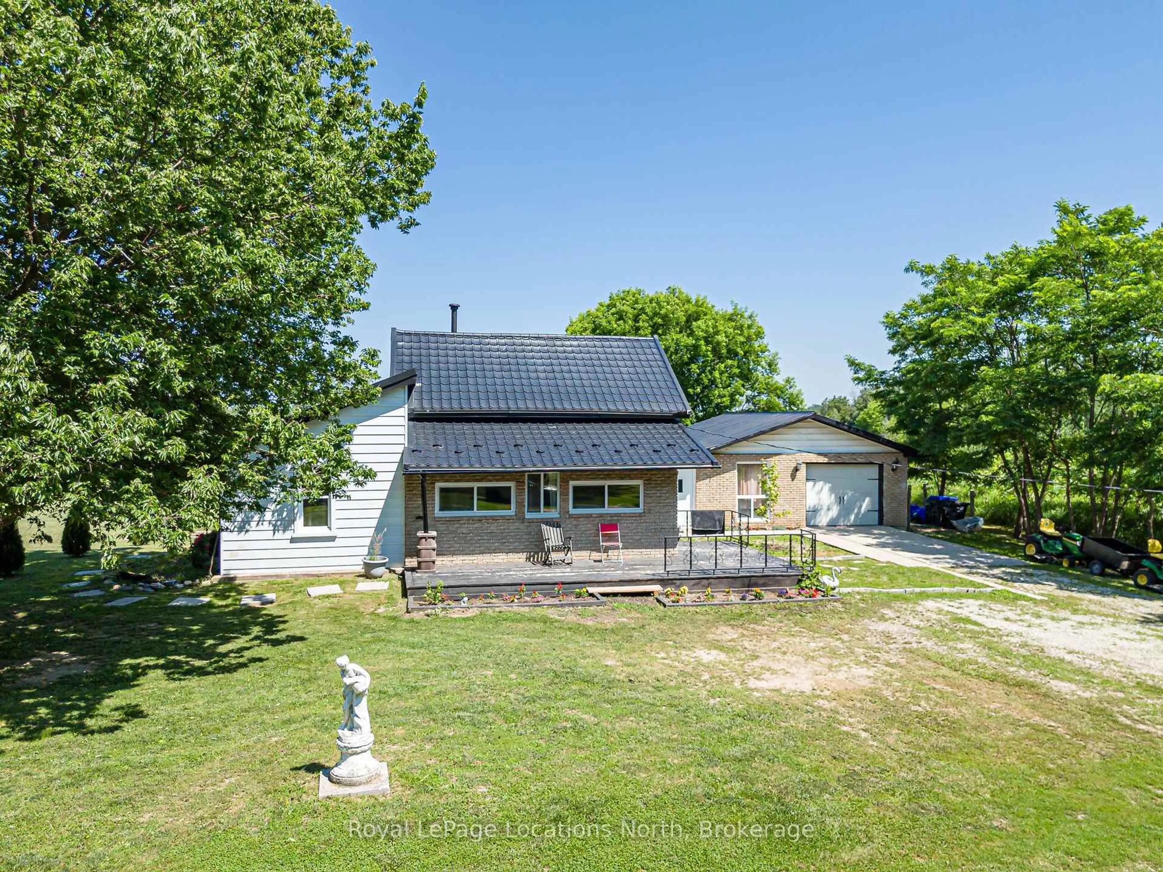 A pic from outside/outdoor area/front of a property/back of a property/a pic from drone, unknown for 4080 12 Concession, Clearview Ontario L0M 1S0