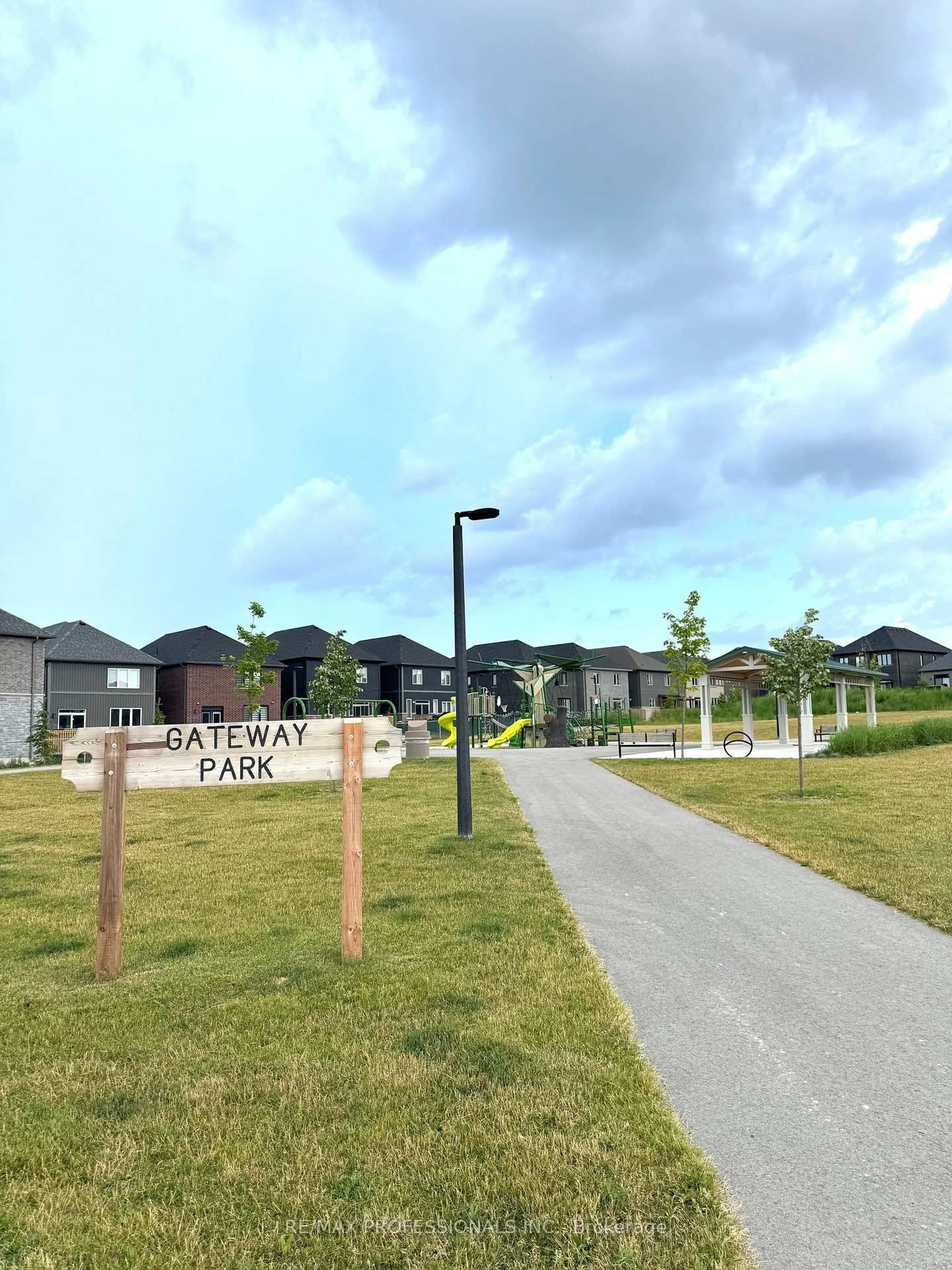 Blurry image for 14 Barnyard Tr, Barrie Ontario L9J 0T4