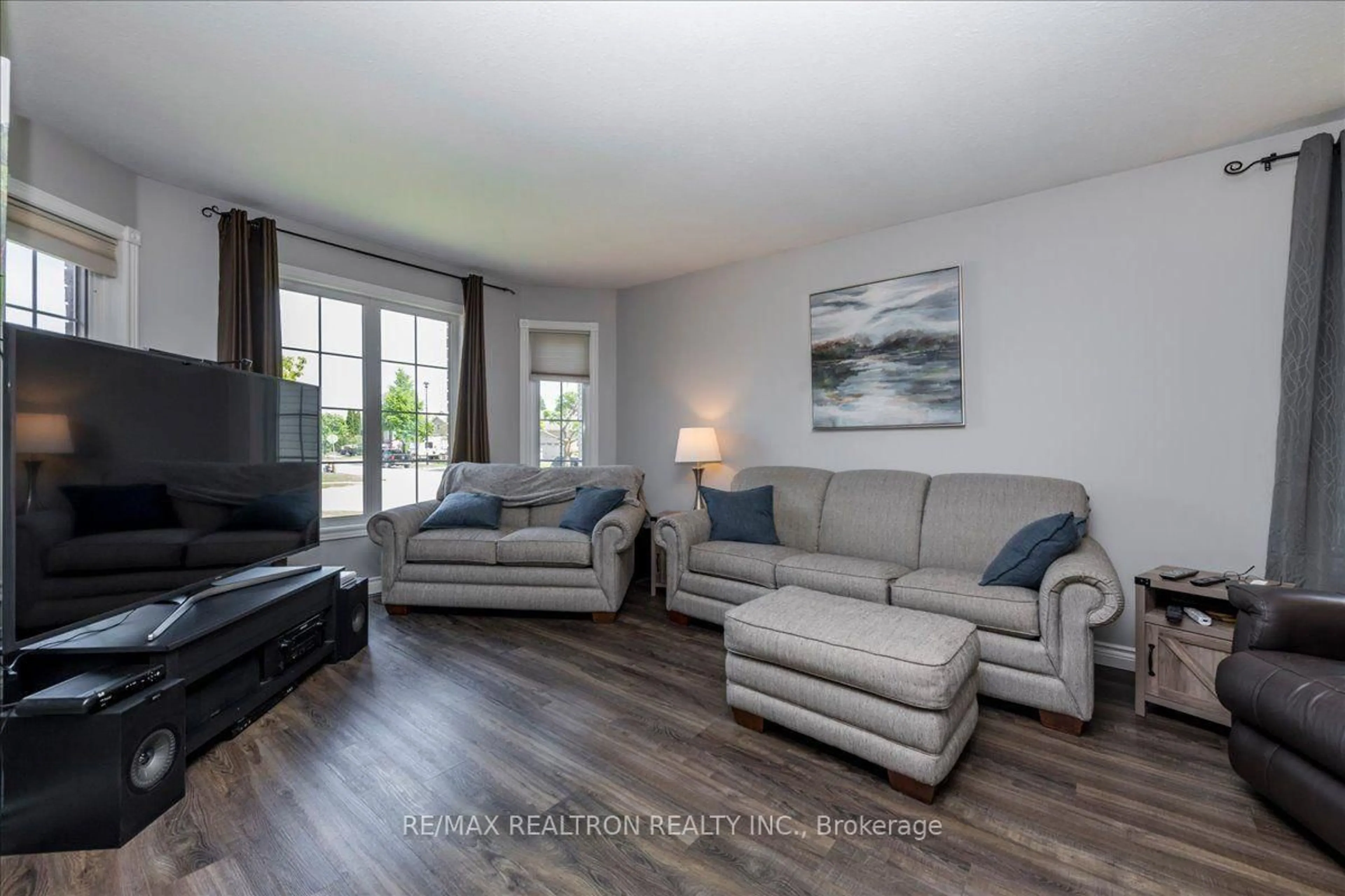 Living room with furniture, unknown for 34 O'Shaughnessy Cres, Barrie Ontario L4N 7L8