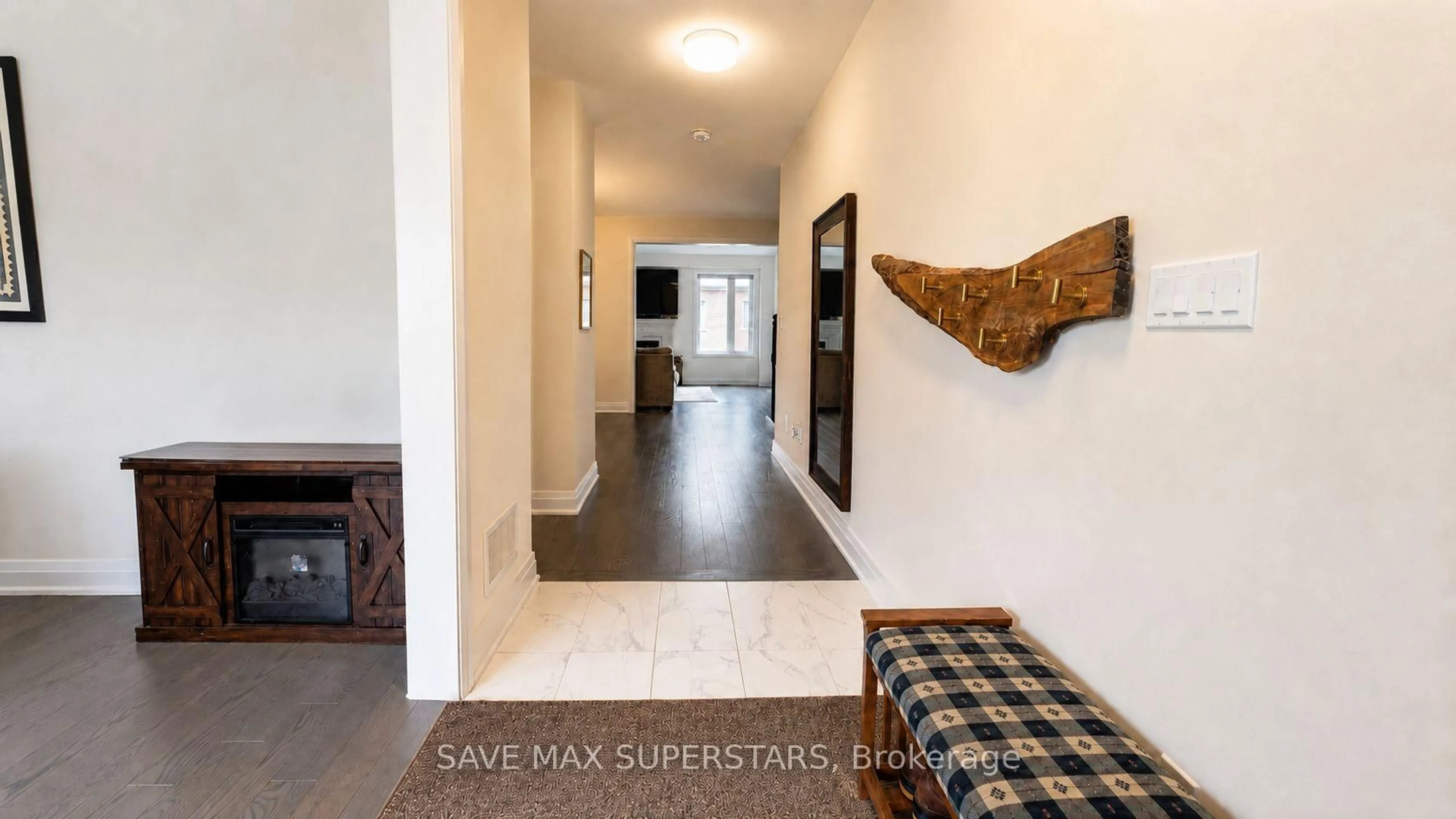 Indoor entryway for 4 Sweet Cicely St, Springwater Ontario L9X 2E2
