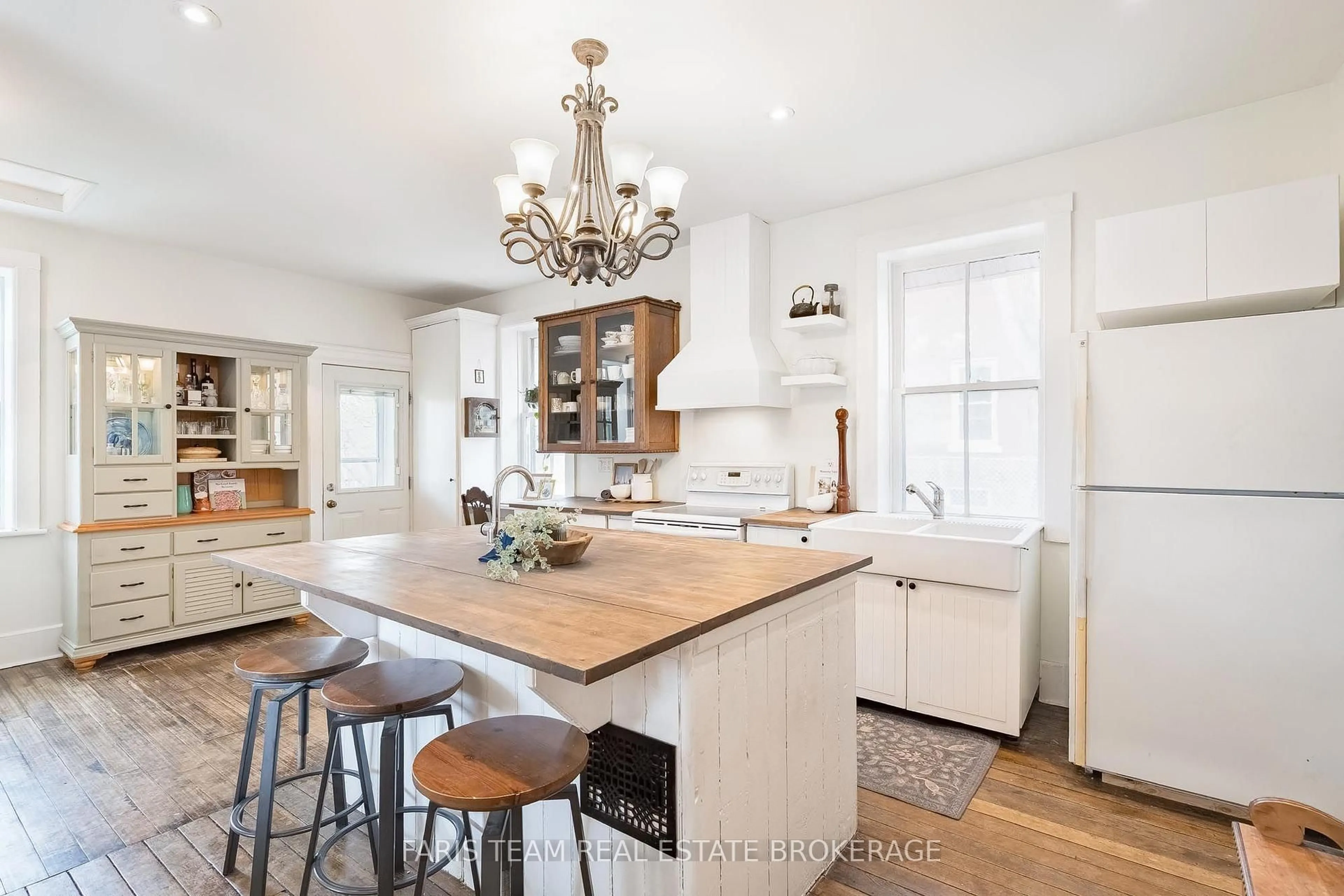 Open concept kitchen, unknown for 53 Burton Ave, Barrie Ontario L4N 2R5