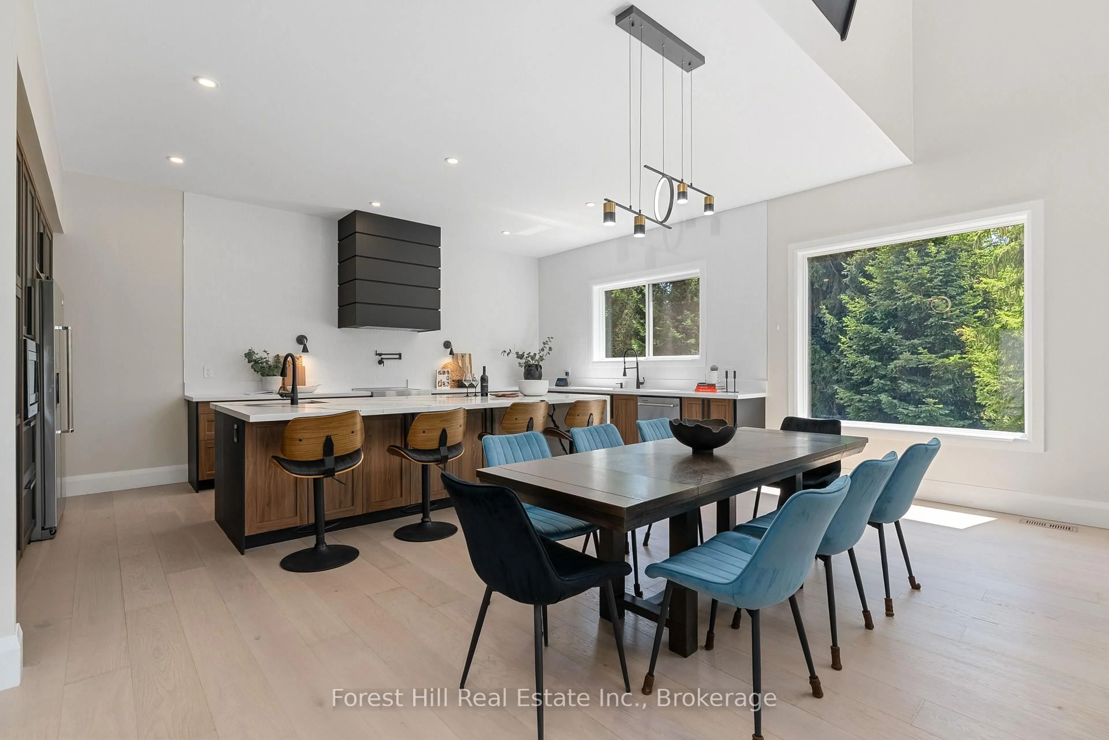 Contemporary kitchen, ceramic/tile floor for 846 Sixth St, Clearview Ontario L9Y 3Y9