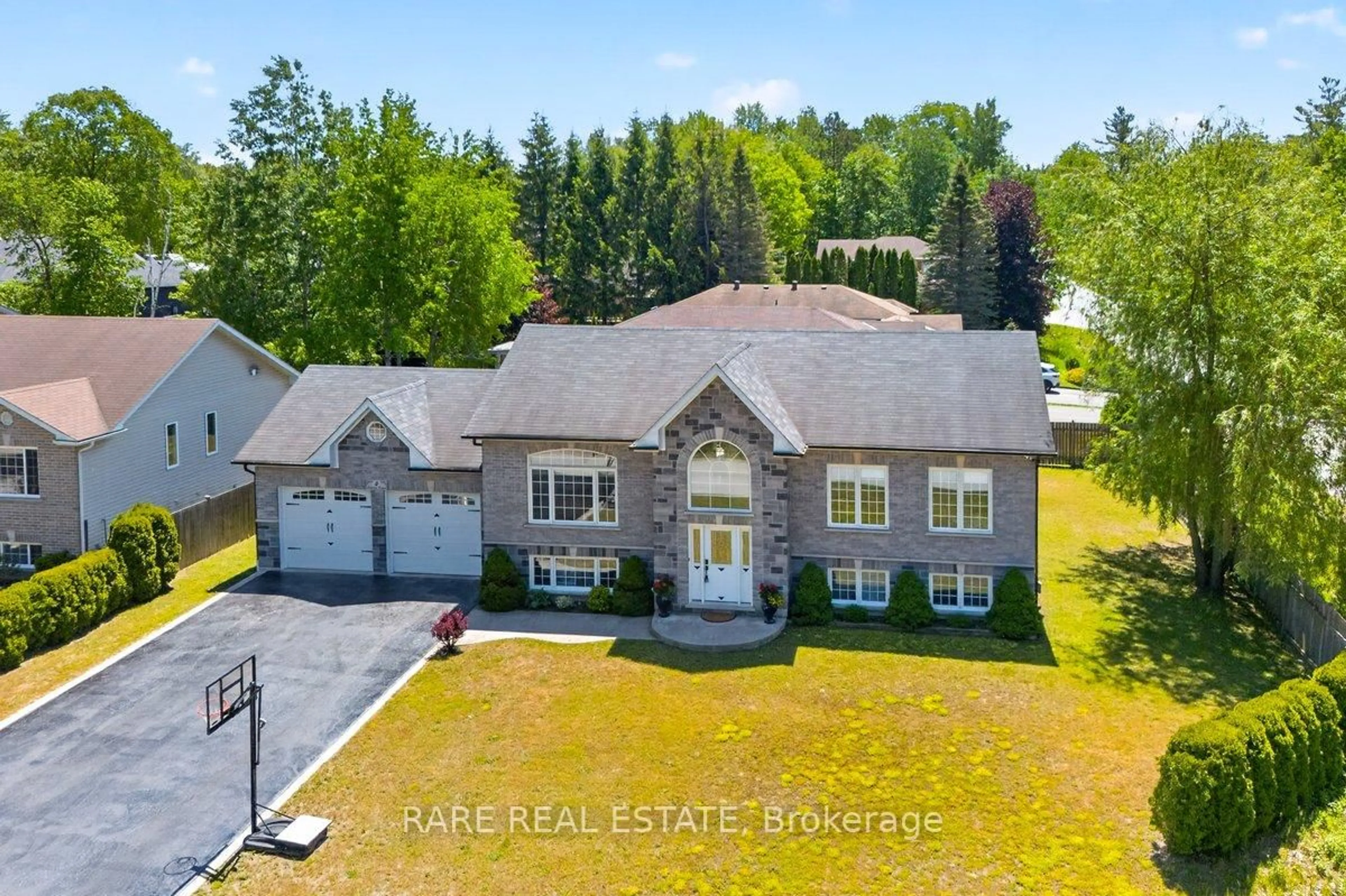 A pic from outside/outdoor area/front of a property/back of a property/a pic from drone, street for 4 Fatima Crt, Wasaga Beach Ontario L9Z 1K9