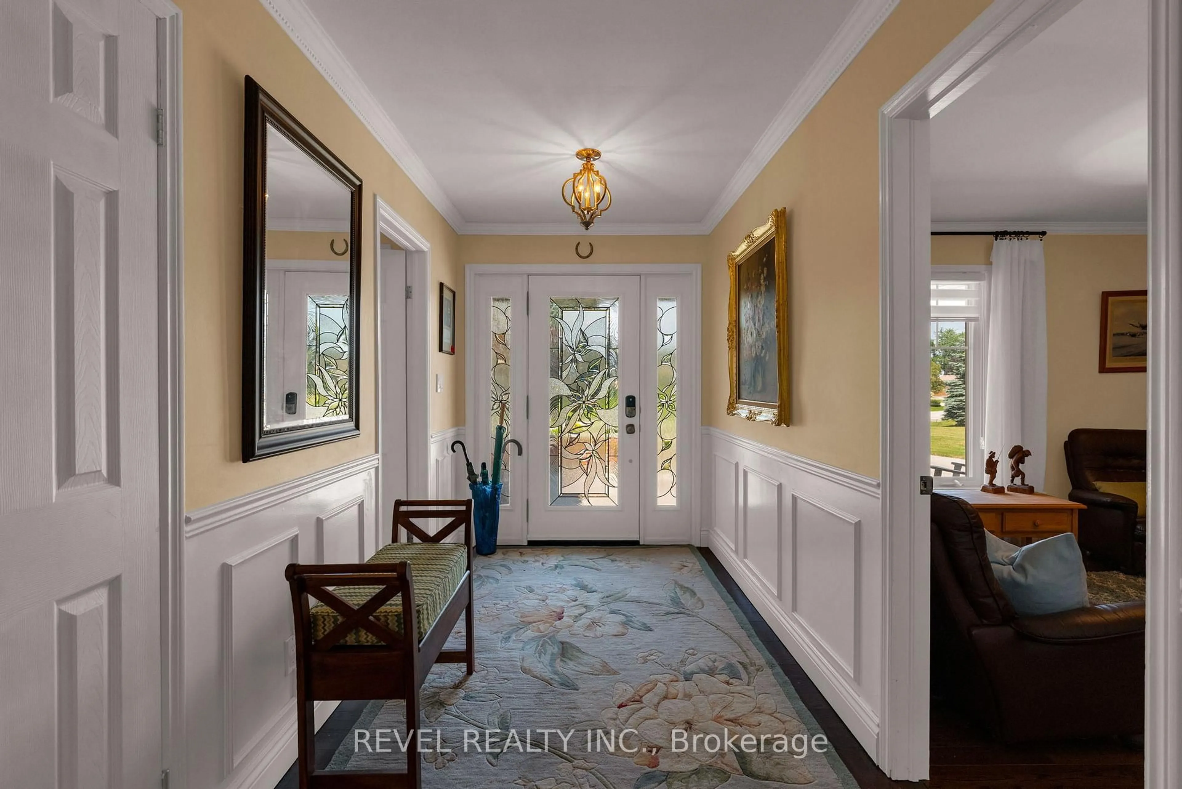 Indoor entryway for 153 Bayshore Dr, Ramara Ontario L0K 1B0